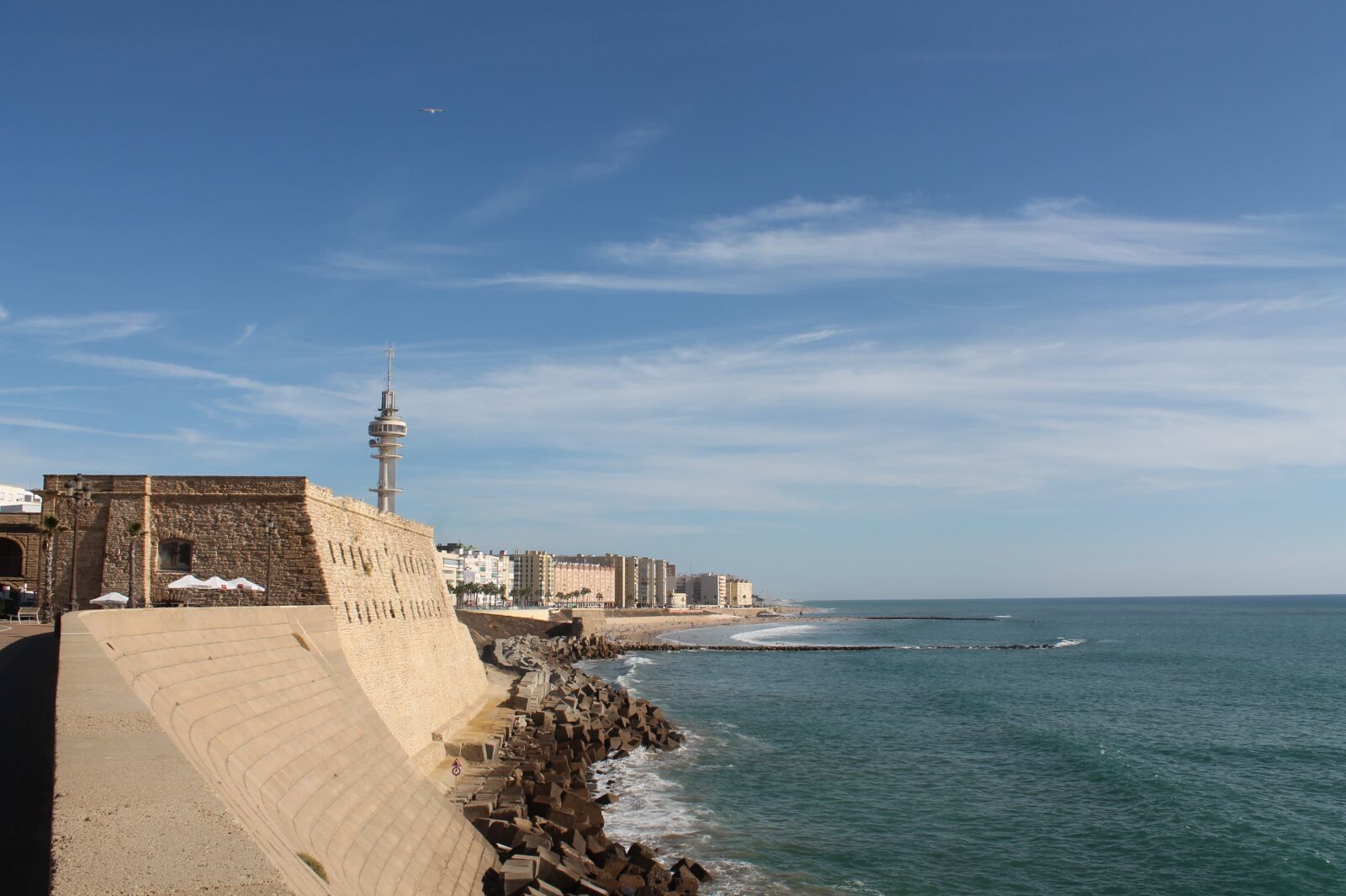 Canon EOS 1100D (EOS Rebel T3 / EOS Kiss X50) sample photo. Cadiz, ocean, fortress photography