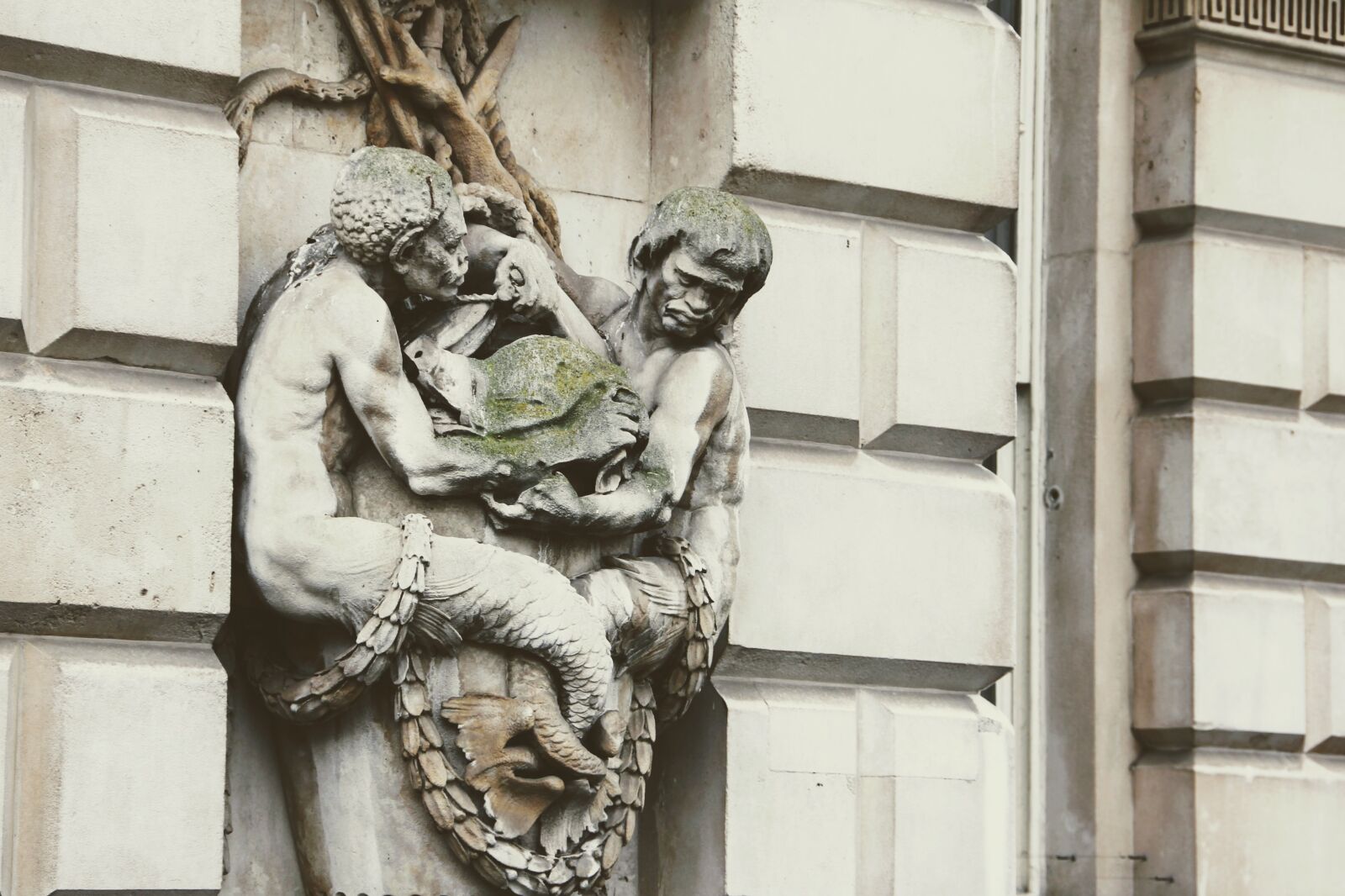 Canon EOS 60D sample photo. London, facade, sculpture photography