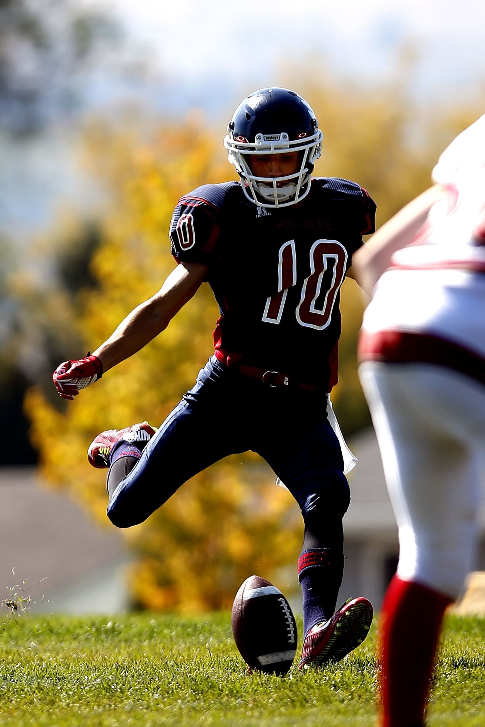 Canon EF 300mm F2.8L IS USM sample photo. Football, american football, kicker photography