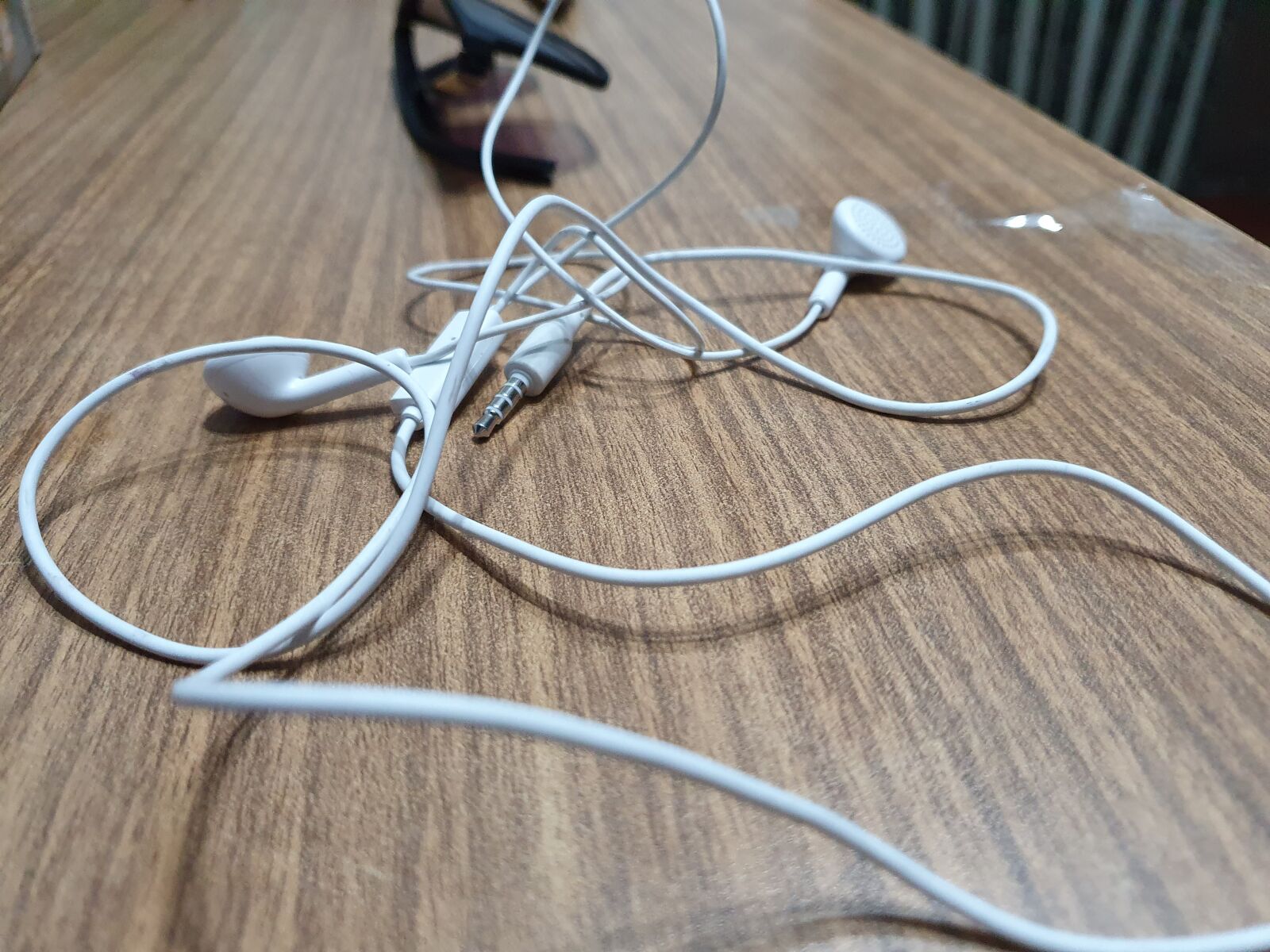 Samsung Galaxy S10 sample photo. Table, scissors, glasses photography