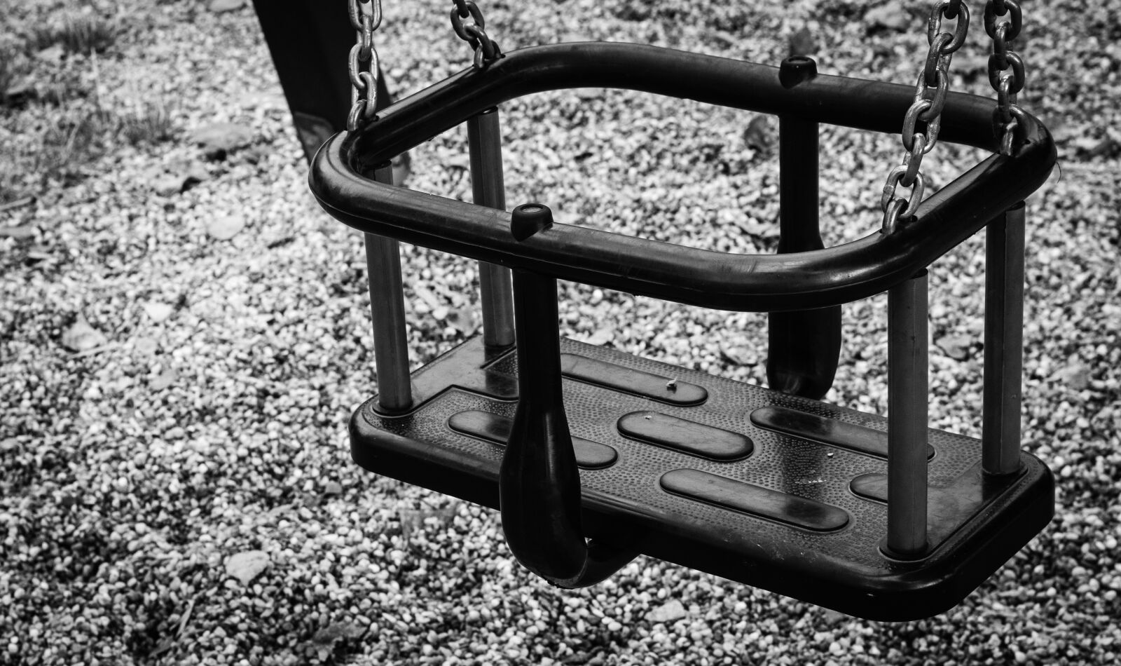 Canon EOS 700D (EOS Rebel T5i / EOS Kiss X7i) + Canon EF 50mm F1.8 STM sample photo. Swing, field, playground photography