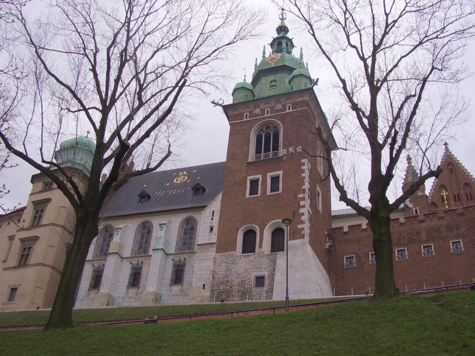 Samsung Digimax A4/Kenox D4 sample photo. Krakkow, castle, building photography