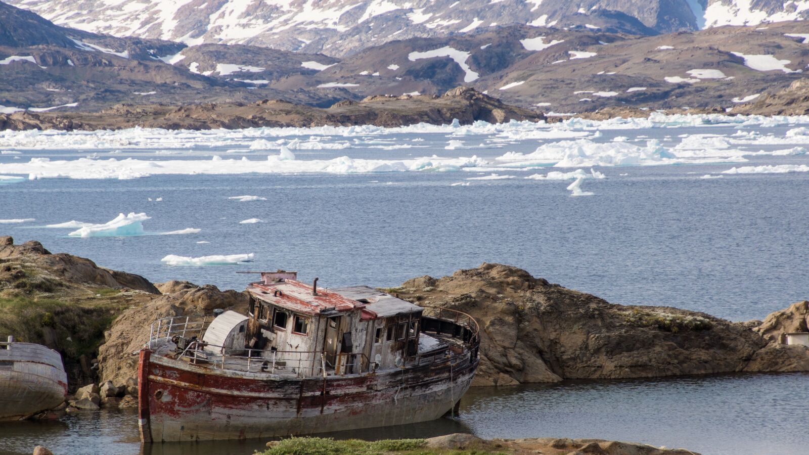 Tamron 16-300mm F3.5-6.3 Di II VC PZD Macro sample photo. Boat, old, greenland photography
