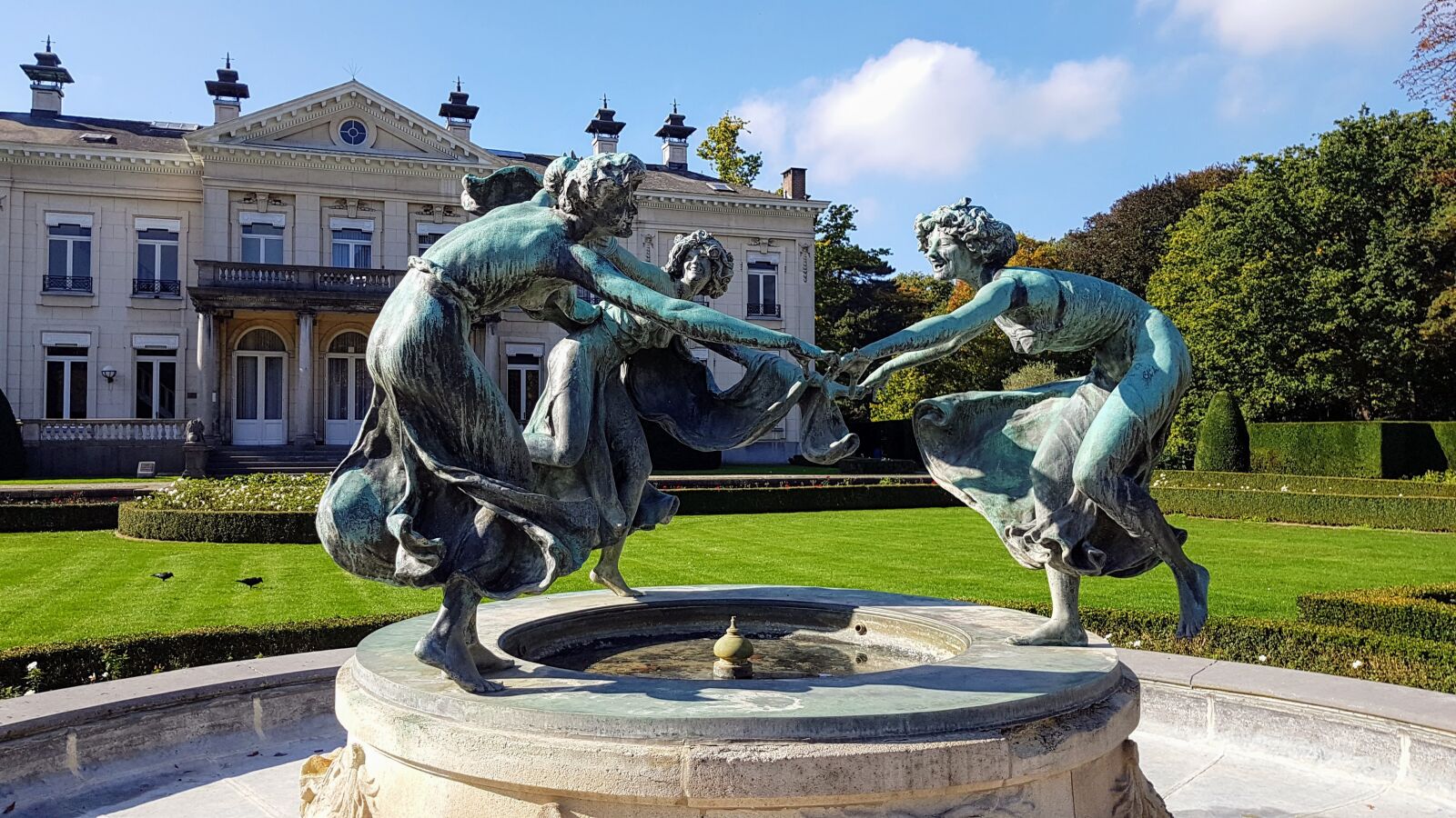Samsung Galaxy S7 Edge sample photo. Fountain, sculpture, architecture photography