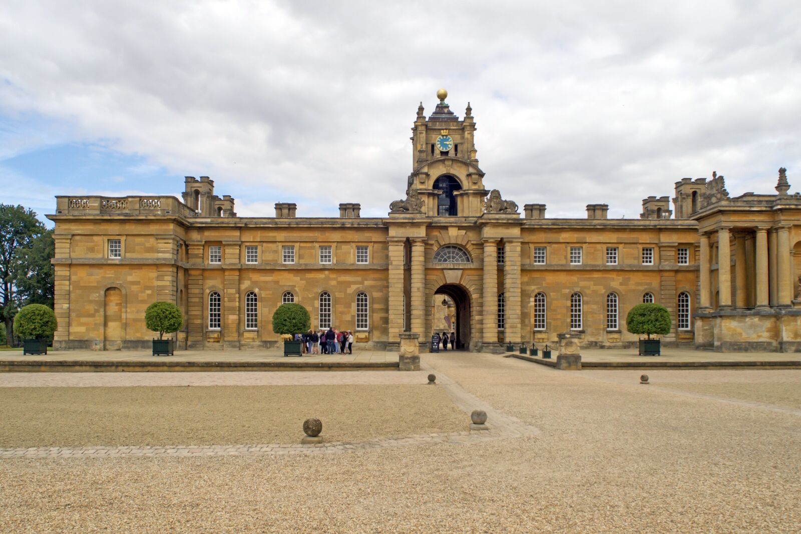 Olympus OM-D E-M10 sample photo. Blenheim palace, castle, world photography