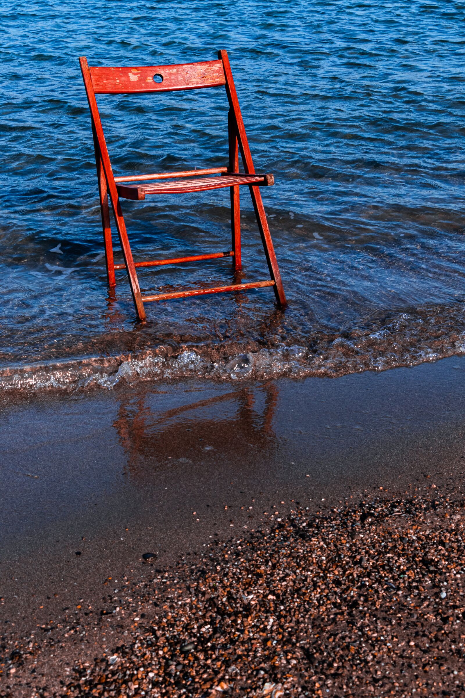 Canon EF-S 18-135mm F3.5-5.6 IS USM sample photo. Chair, sea, red photography