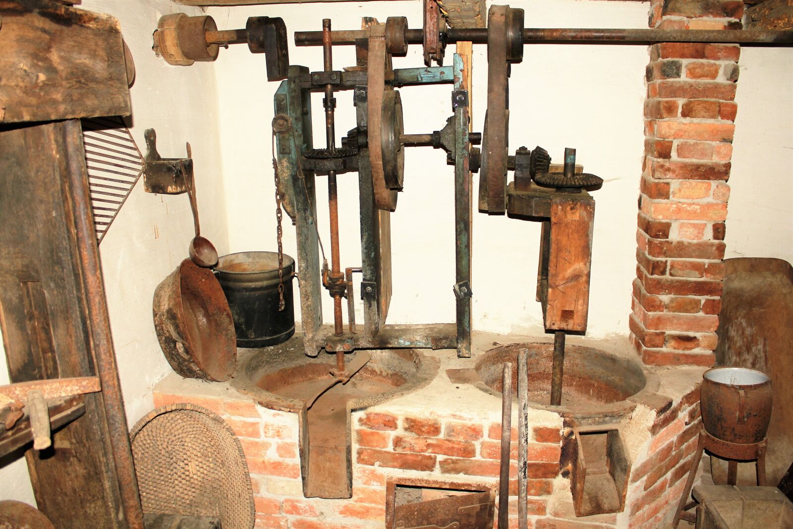 Canon EOS 550D (EOS Rebel T2i / EOS Kiss X4) sample photo. Oil mill, romantic, ancient photography
