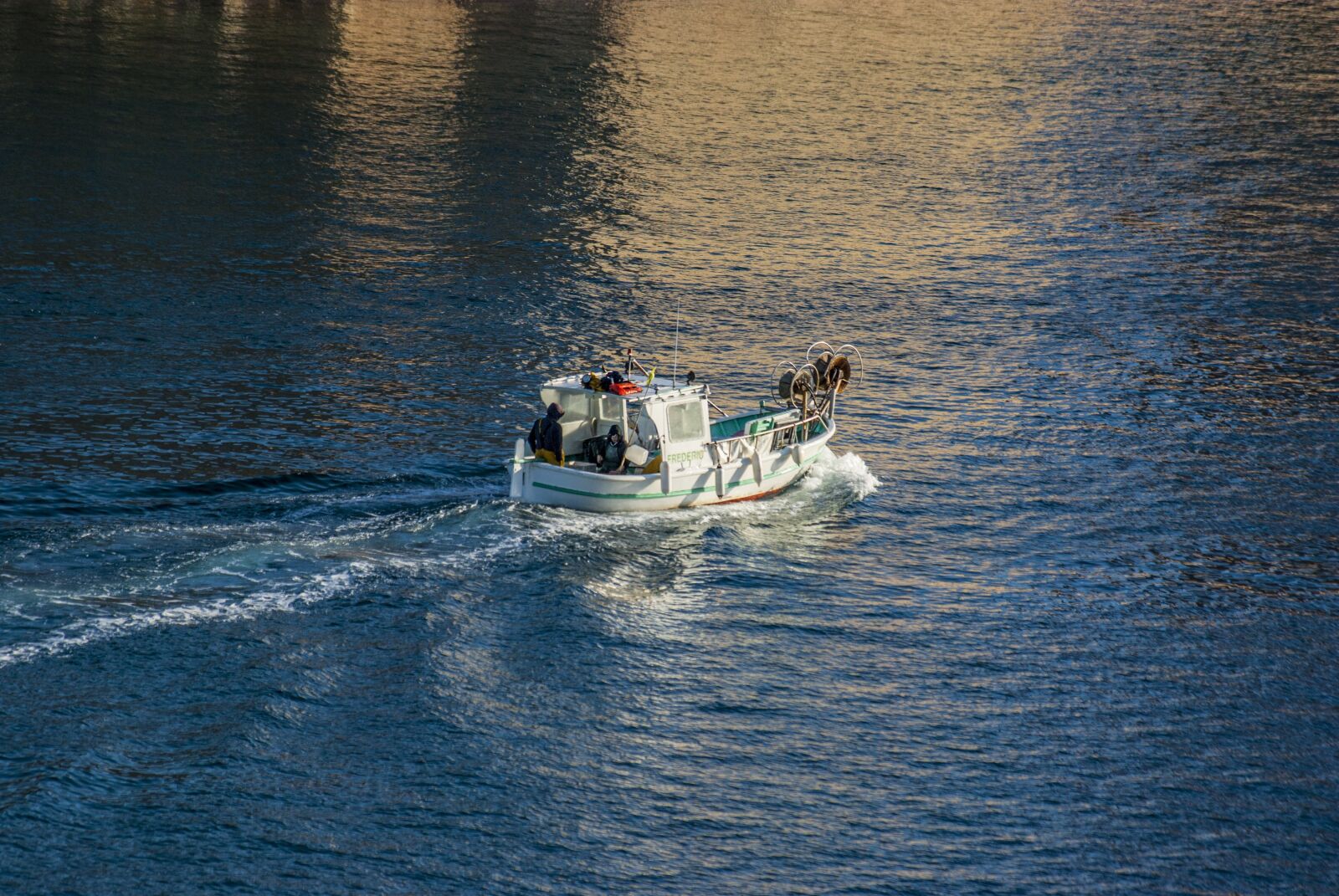 Pentax smc DA 50-200mm F4-5.6 ED WR sample photo. Boat, barque, fisherman photography