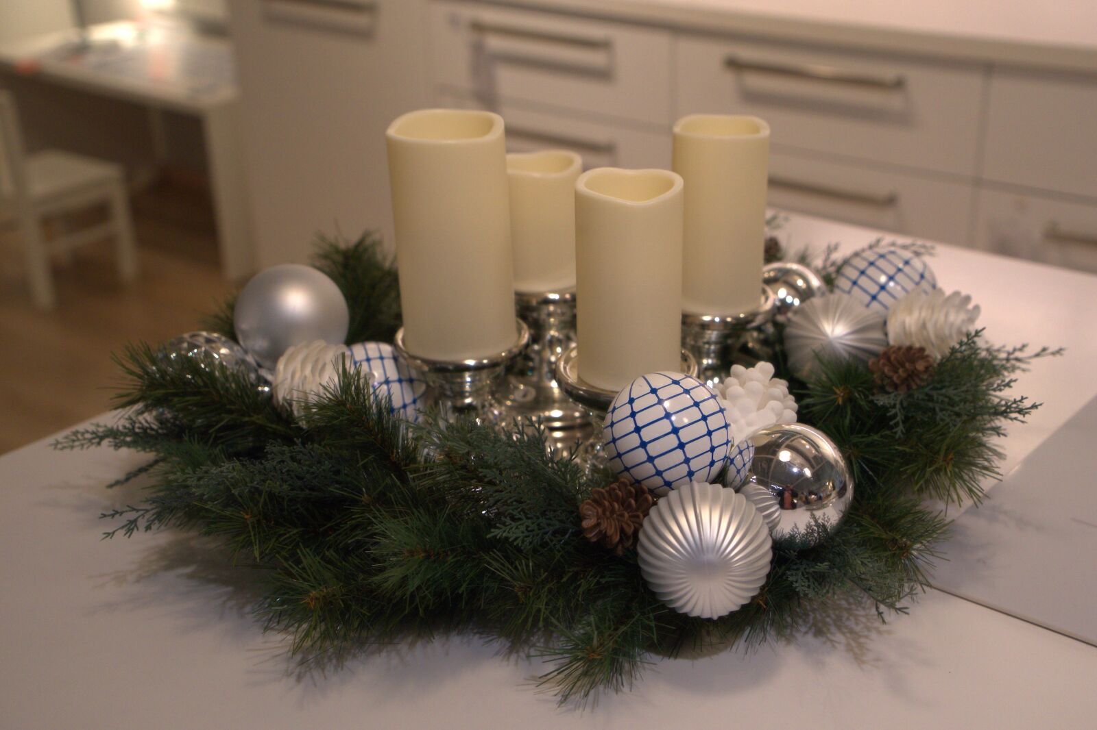 Sony a7 II + Sony Vario Tessar T* FE 24-70mm F4 ZA OSS sample photo. Wreath, advent, advent wreath photography