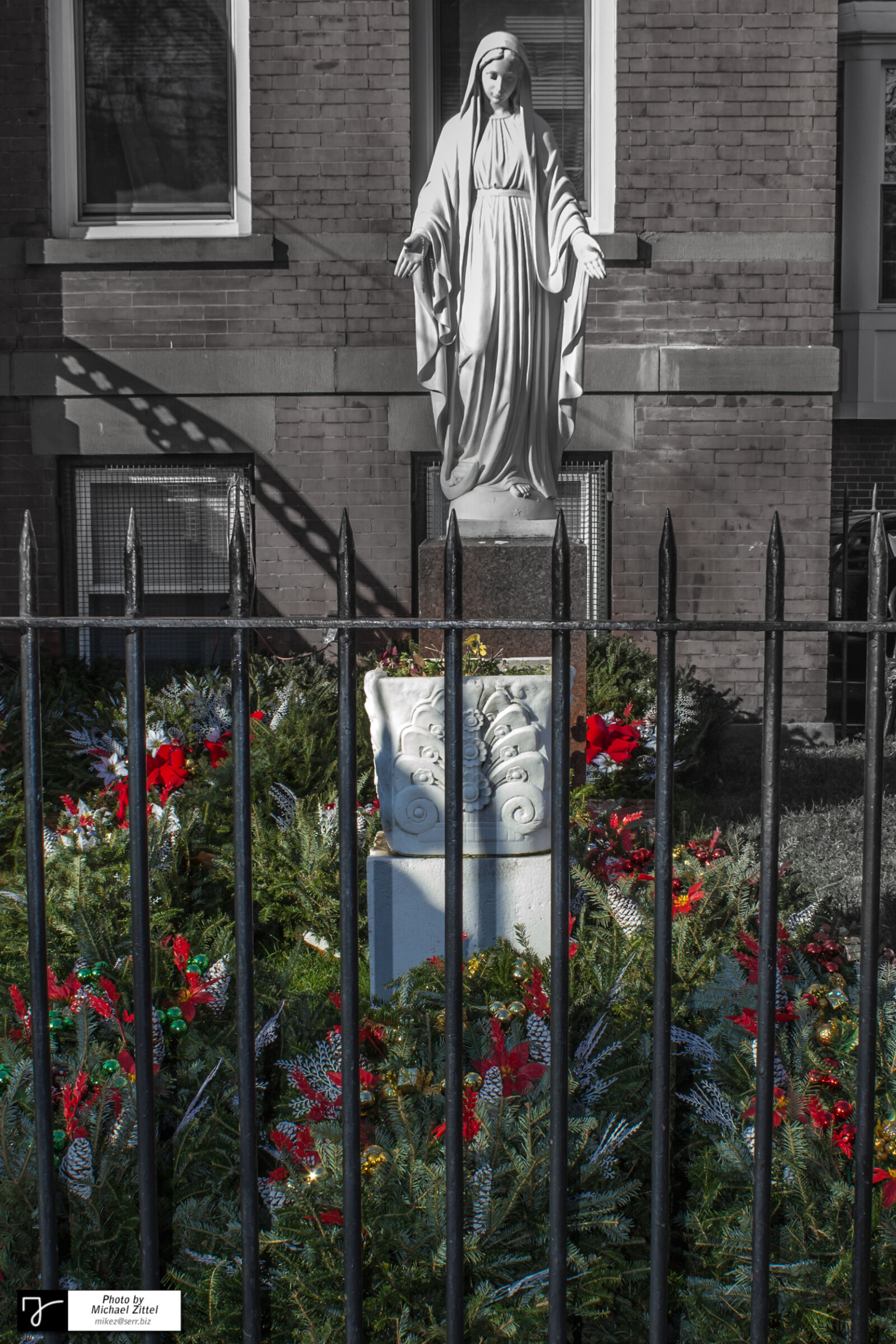 Canon EOS 600D (Rebel EOS T3i / EOS Kiss X5) sample photo. Statue, against, window photography