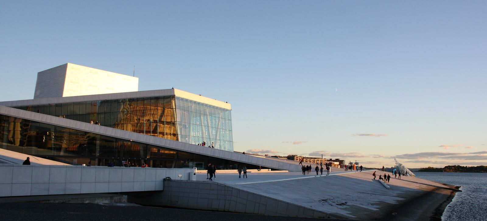 Canon EOS 400D (EOS Digital Rebel XTi / EOS Kiss Digital X) sample photo. Norway, oslo, opera photography