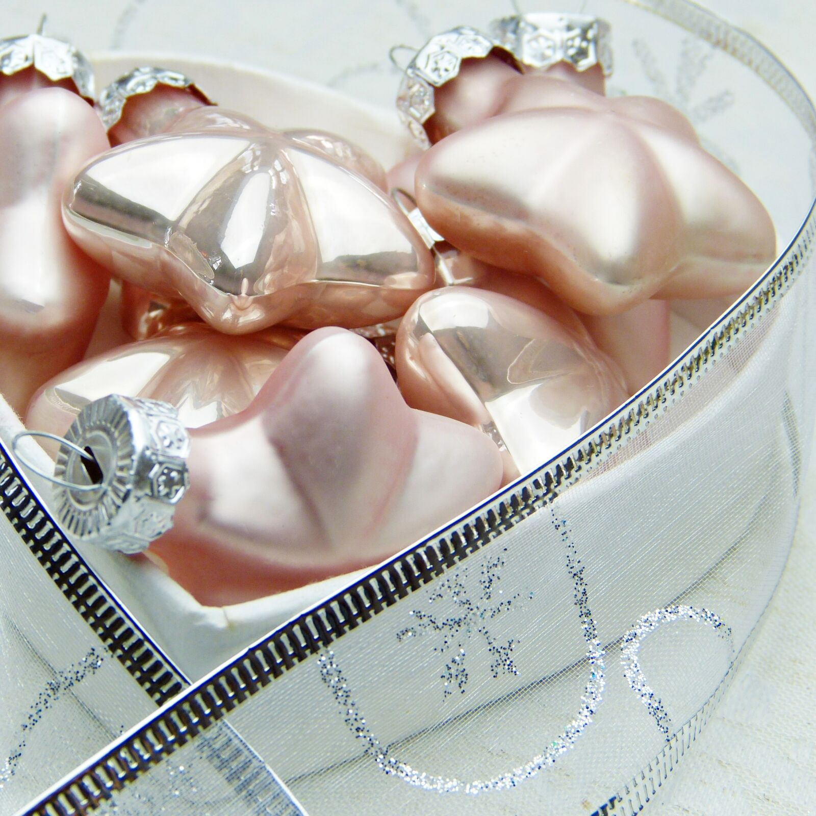 Panasonic Lumix DMC-FZ150 sample photo. Star, heart, gift tape photography