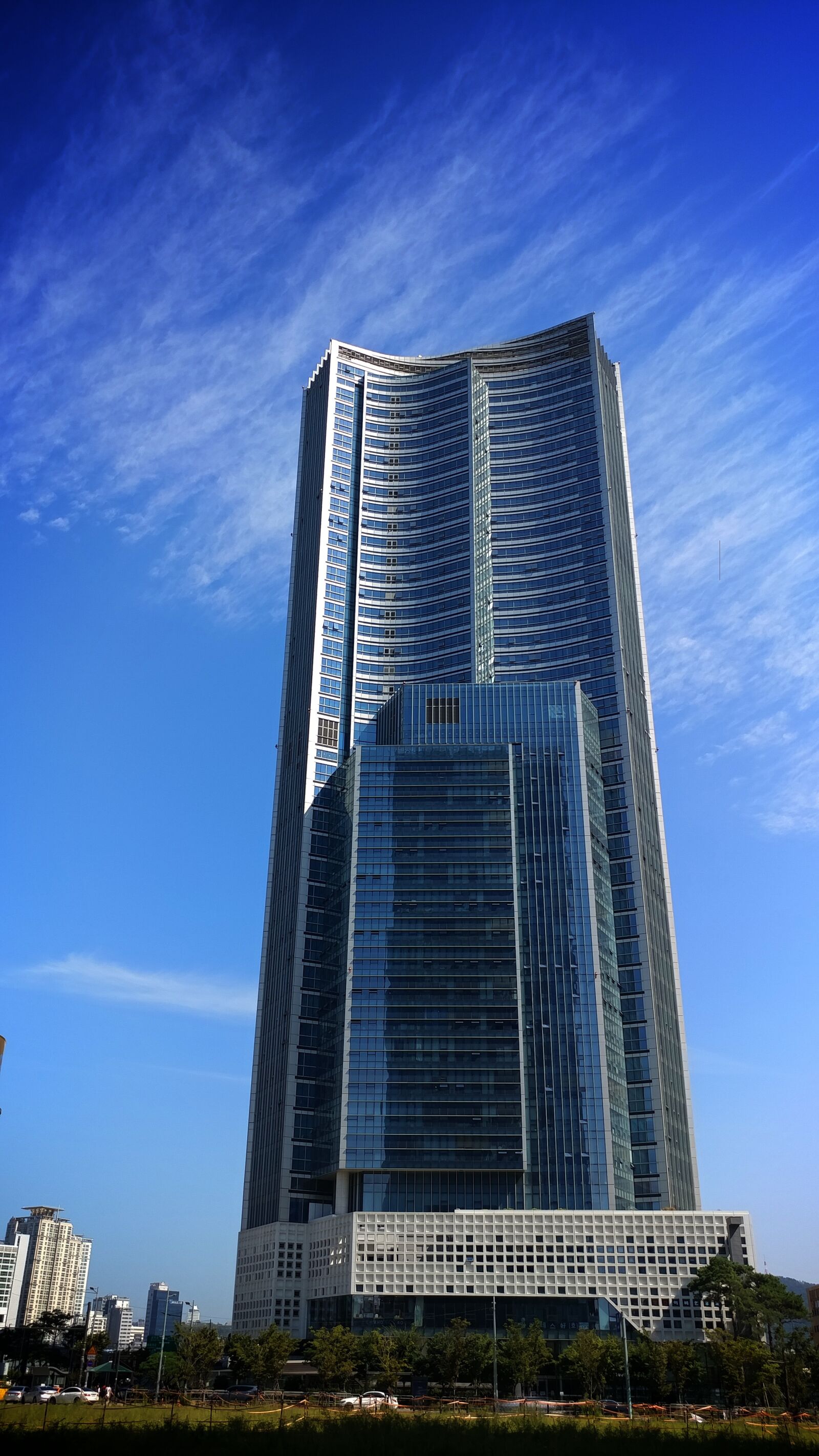 LG V20 sample photo. City, building, sky photography
