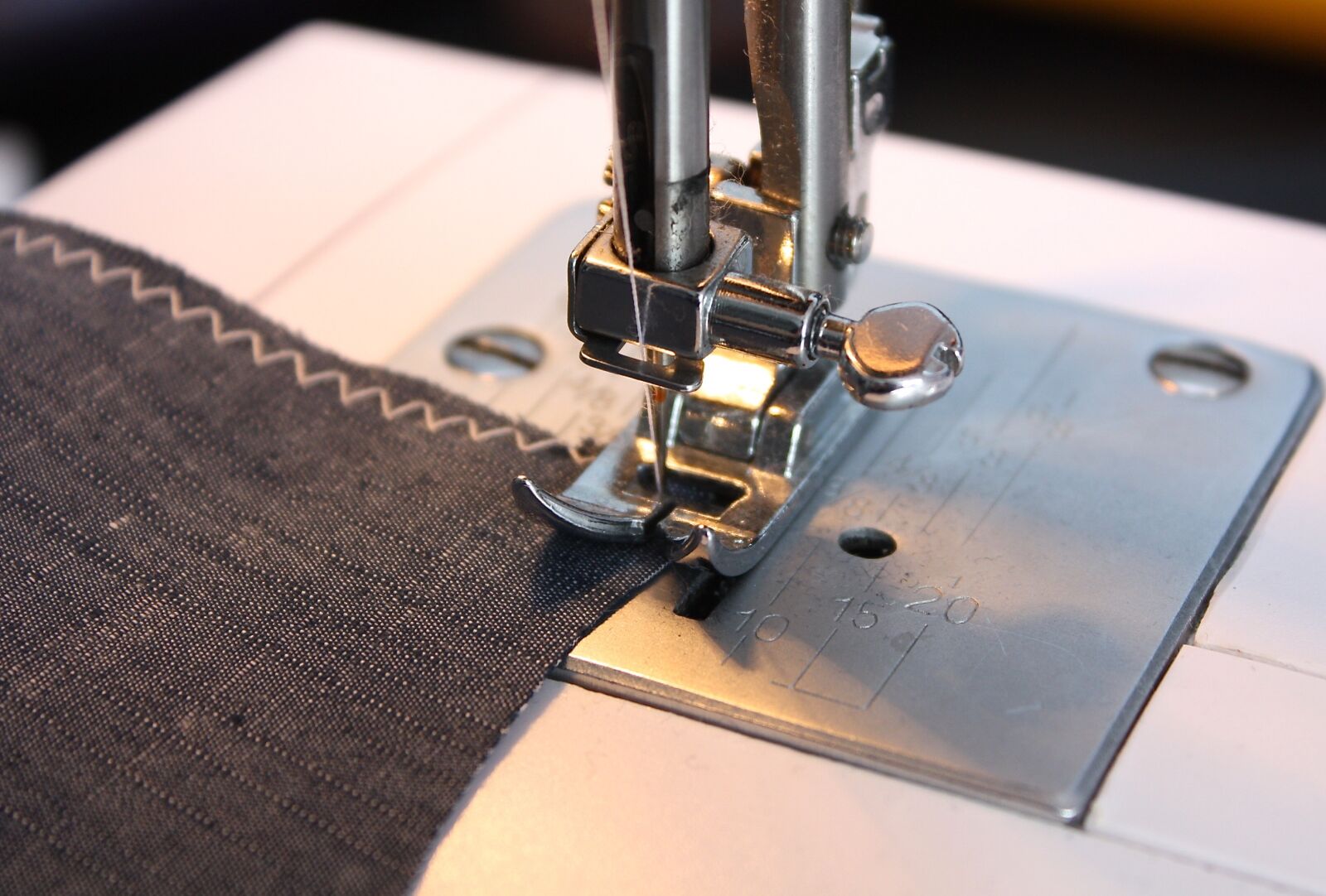 Canon EOS 450D (EOS Rebel XSi / EOS Kiss X2) sample photo. Sew, sewing machine, fabric photography