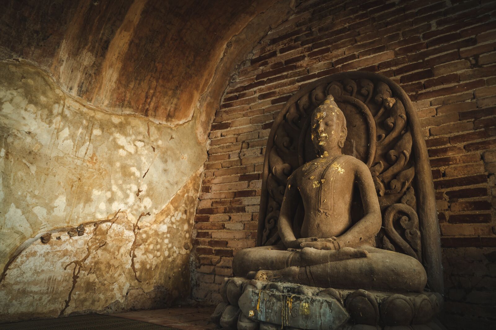 Sony a7 II + Sony Vario Tessar T* FE 24-70mm F4 ZA OSS sample photo. Wat, temple, mai photography