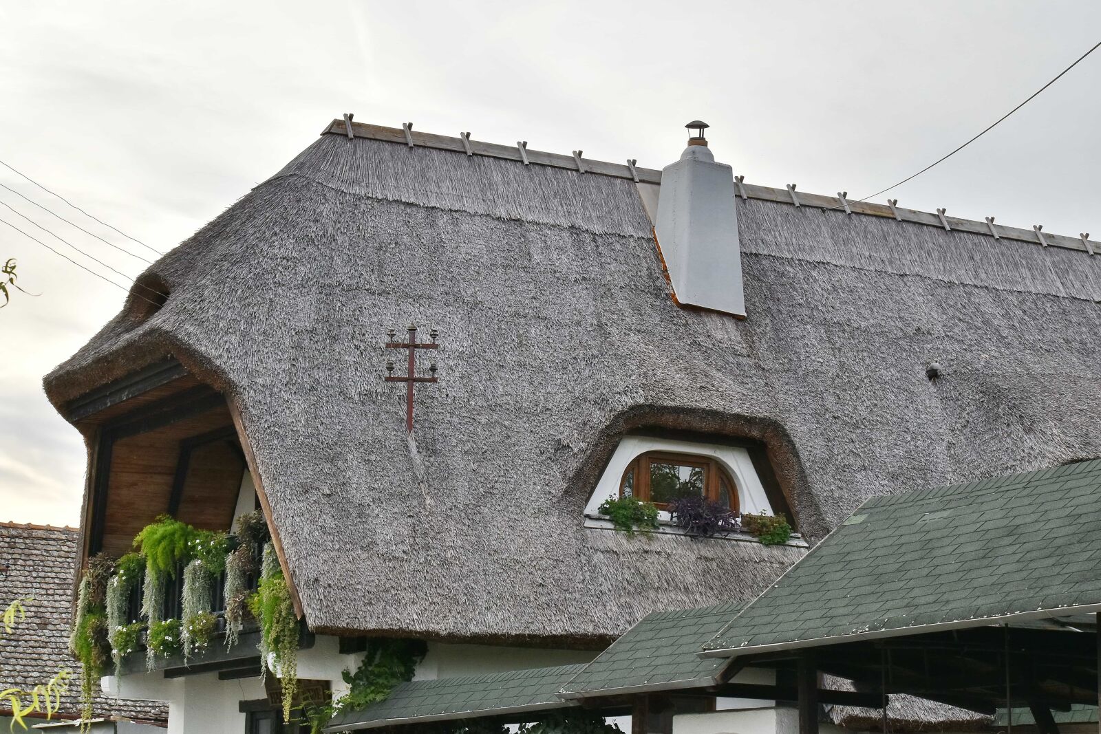 Nikon D5500 sample photo. House, roof, rooftop, straw photography