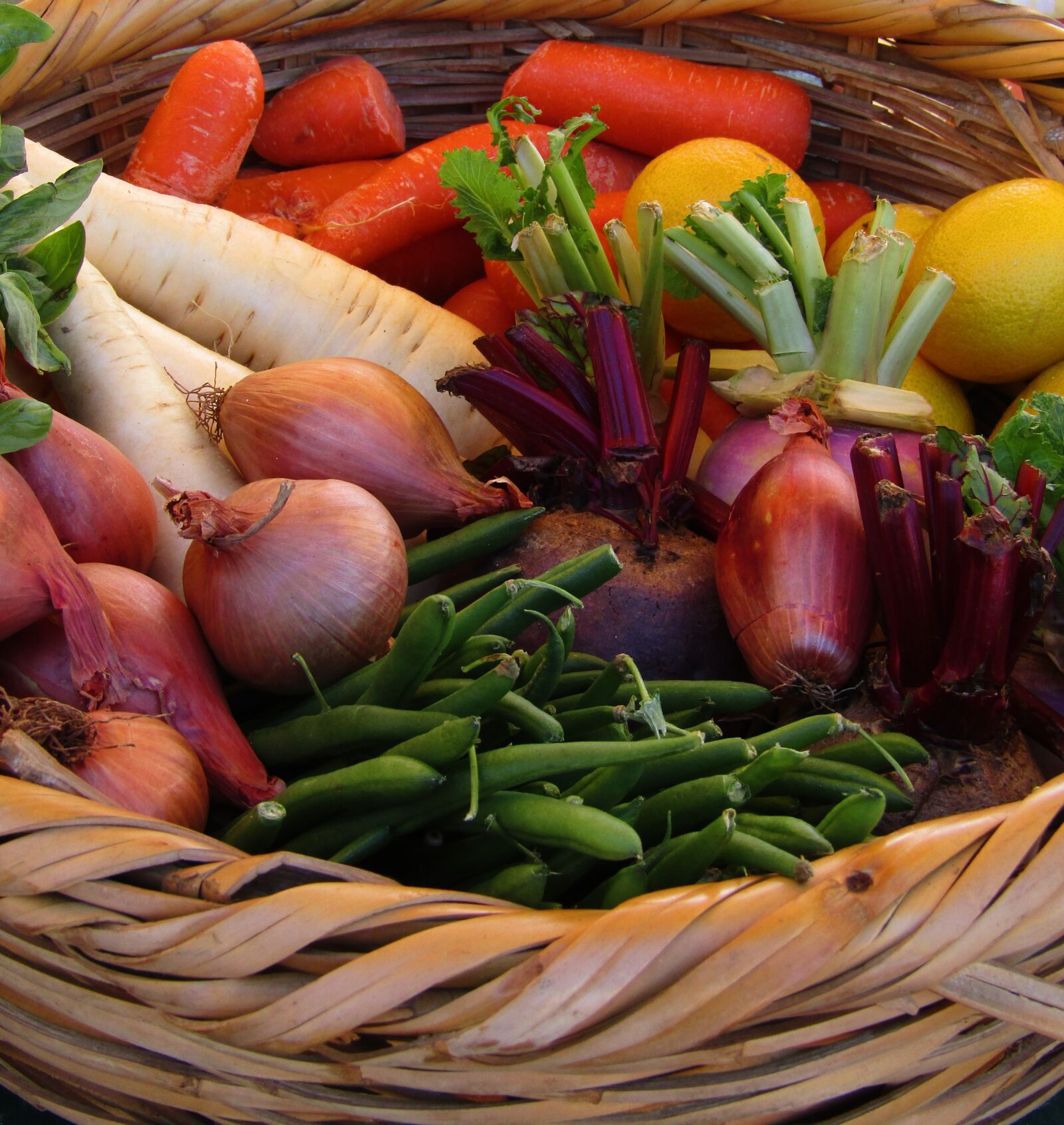 Canon POWERSHOT SX430 IS sample photo. Basket, market, food photography