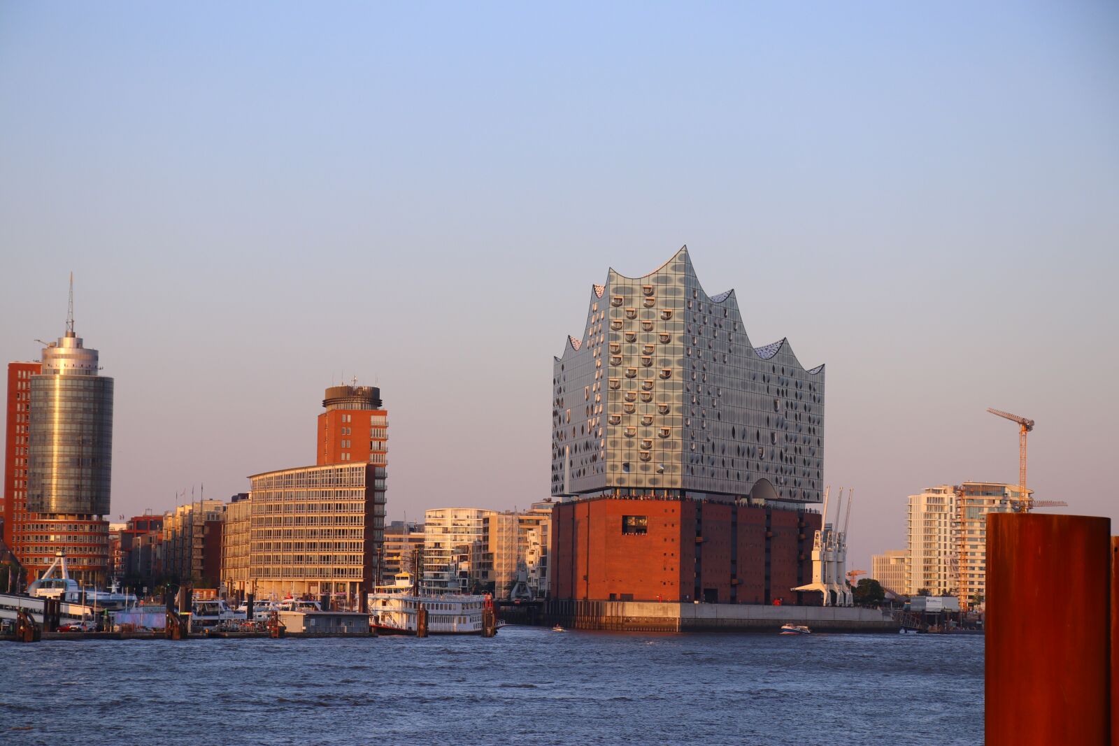 Canon EF-S 18-135mm F3.5-5.6 IS USM sample photo. Elbe philharmonic hall, elphi photography