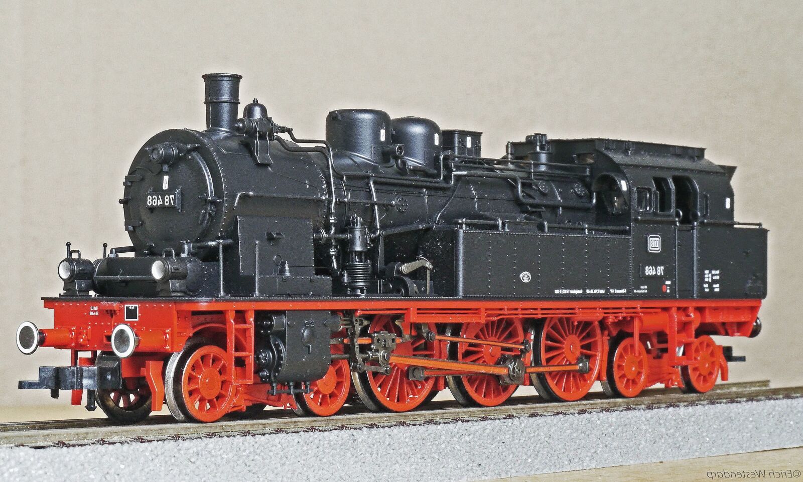 Panasonic Lumix DMC-G3 sample photo. Toy, steam locomotive, model photography