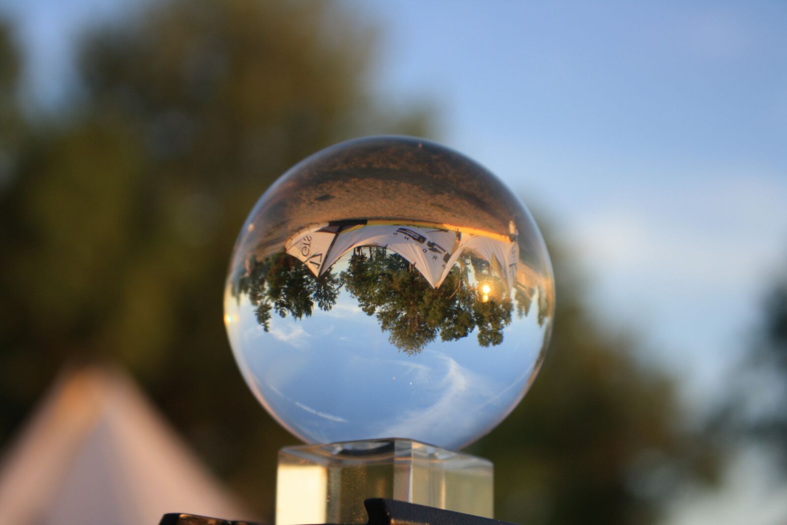 Canon EOS 1000D (EOS Digital Rebel XS / EOS Kiss F) sample photo. Crystal ball, reflection, crystal photography
