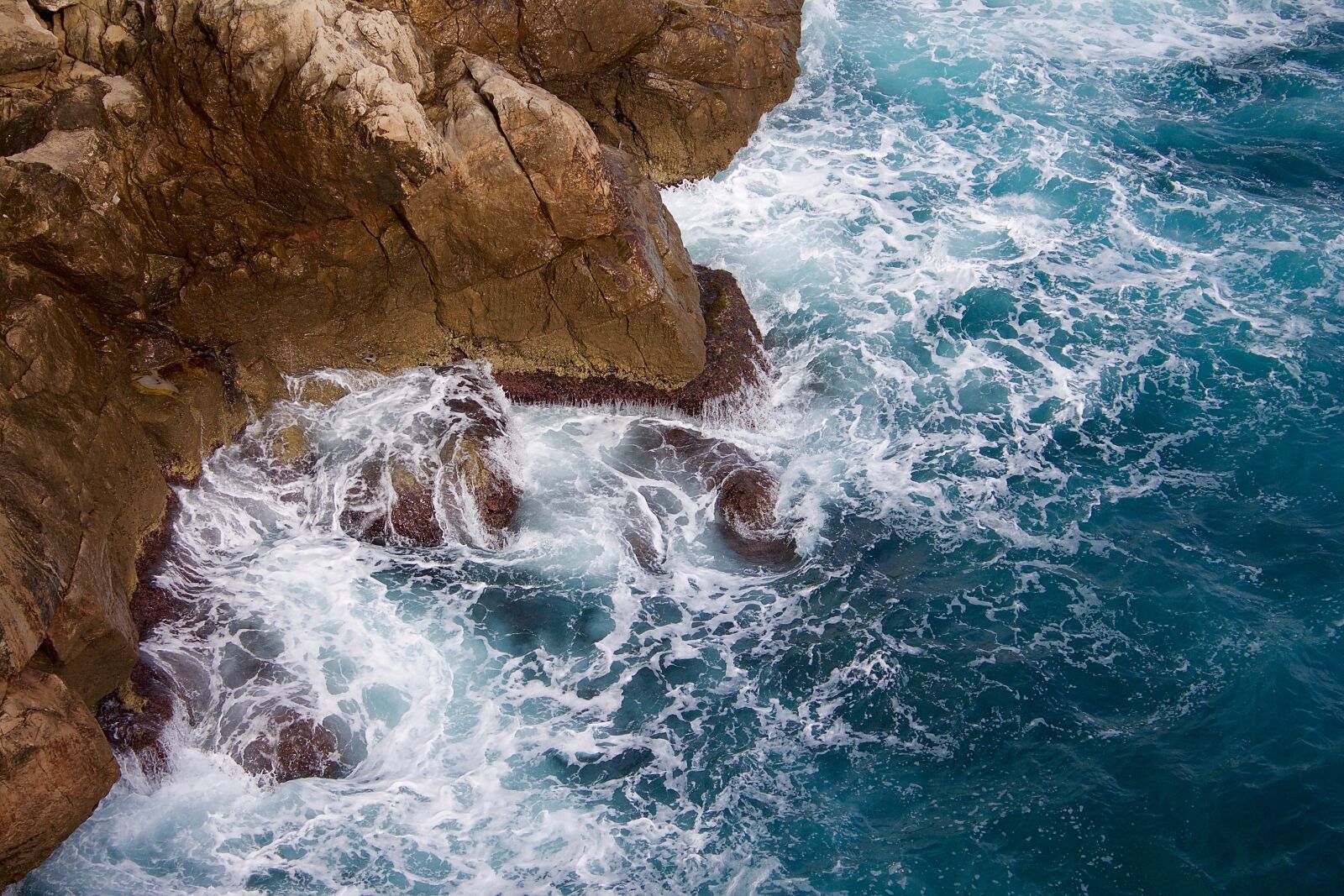 Canon EOS 1100D (EOS Rebel T3 / EOS Kiss X50) sample photo. Coast, ocean, rocks photography