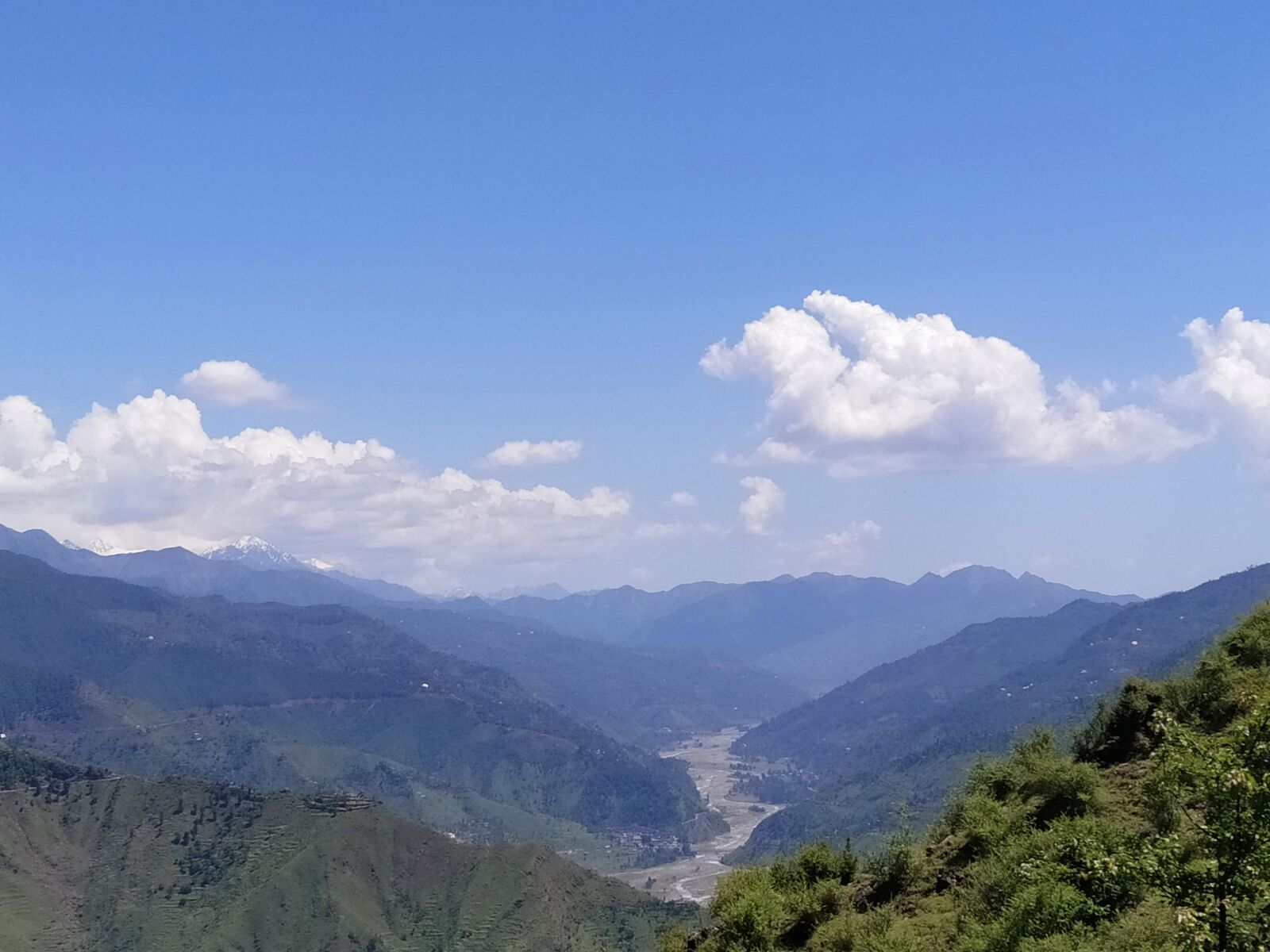Xiaomi Redmi Note 7 sample photo. Sky, clouds, kashmir hill photography