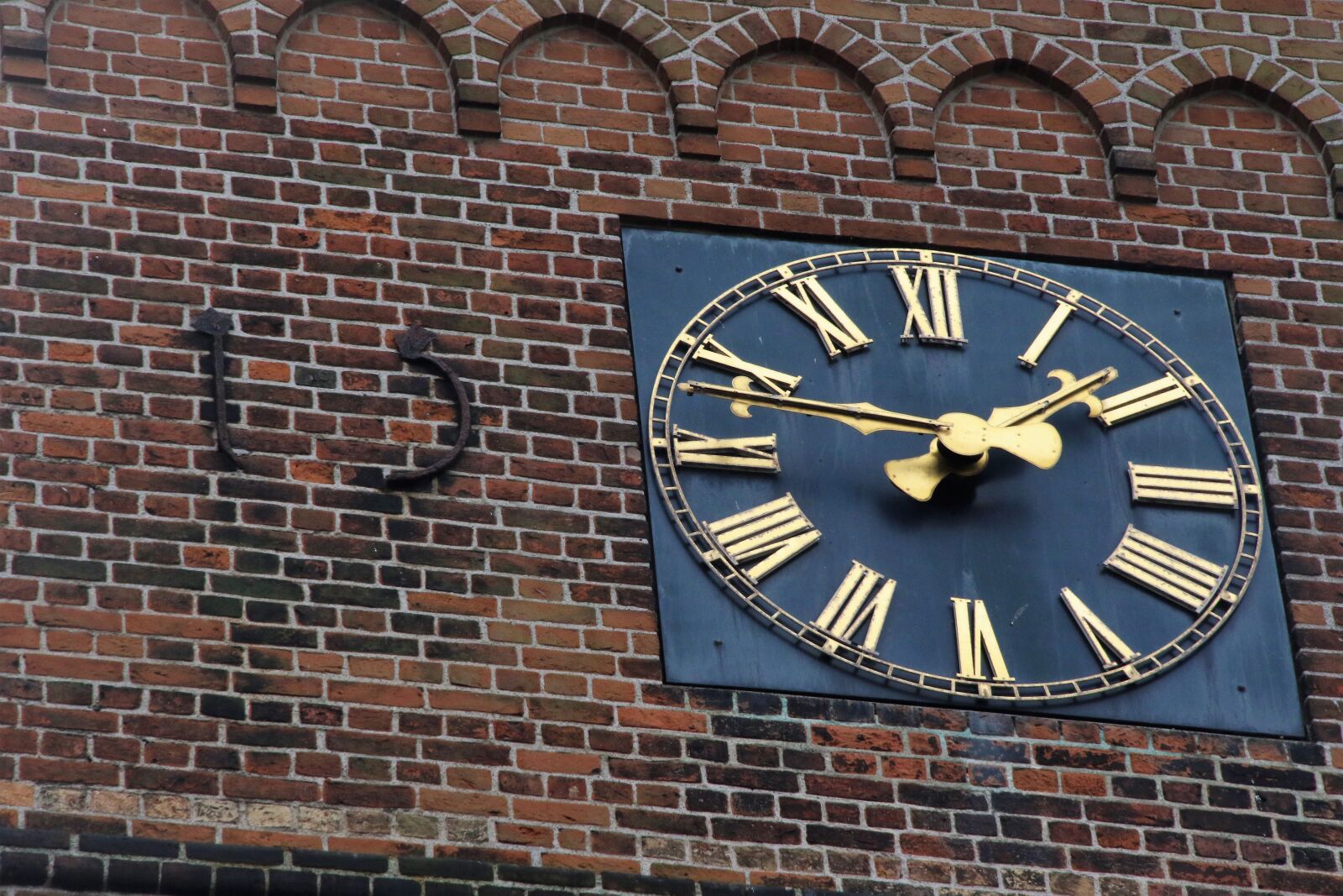 Canon EOS 7D Mark II sample photo. Arches, bricks, building, church photography