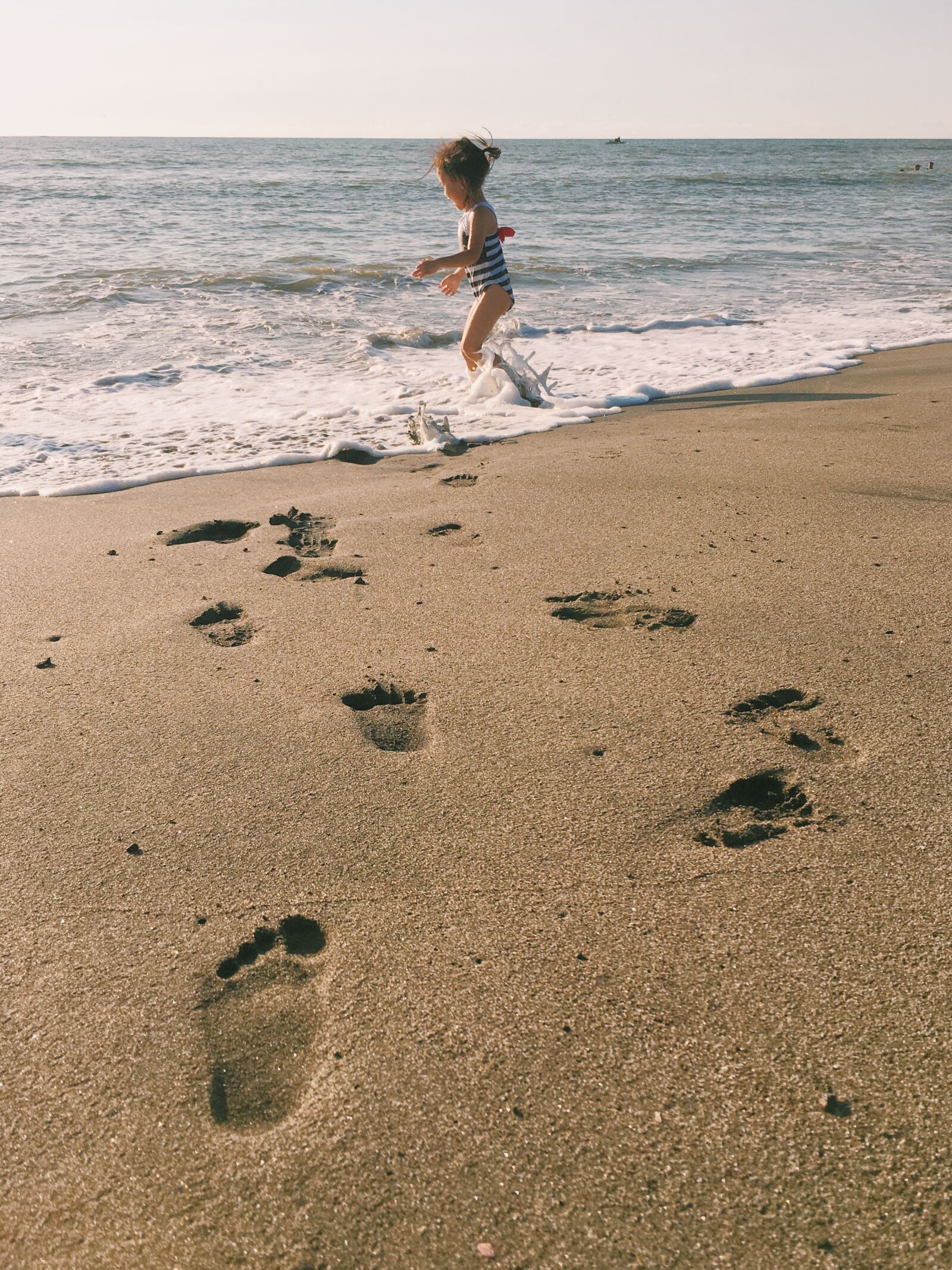 Apple iPhone 6s sample photo. Beach, child, ocean photography