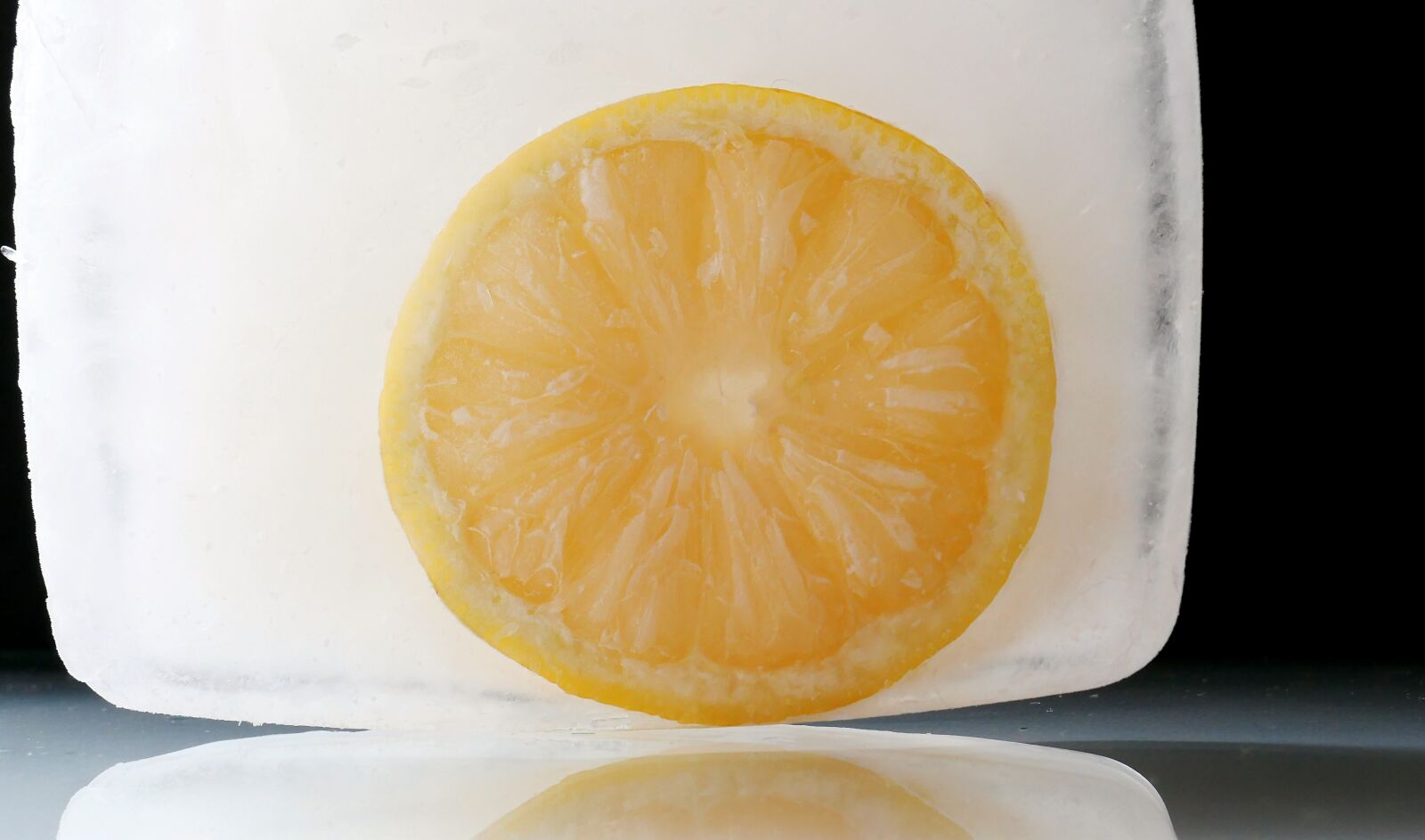 Panasonic Lumix DMC-LX10 (Lumix DMC-LX15) sample photo. Ice, lemon, frozen photography