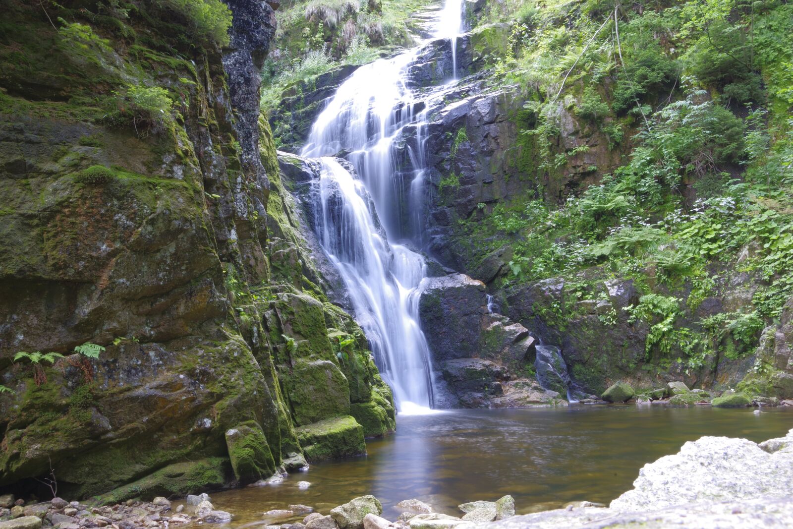Pentax K-70 sample photo. Waterfall, stream, forest photography