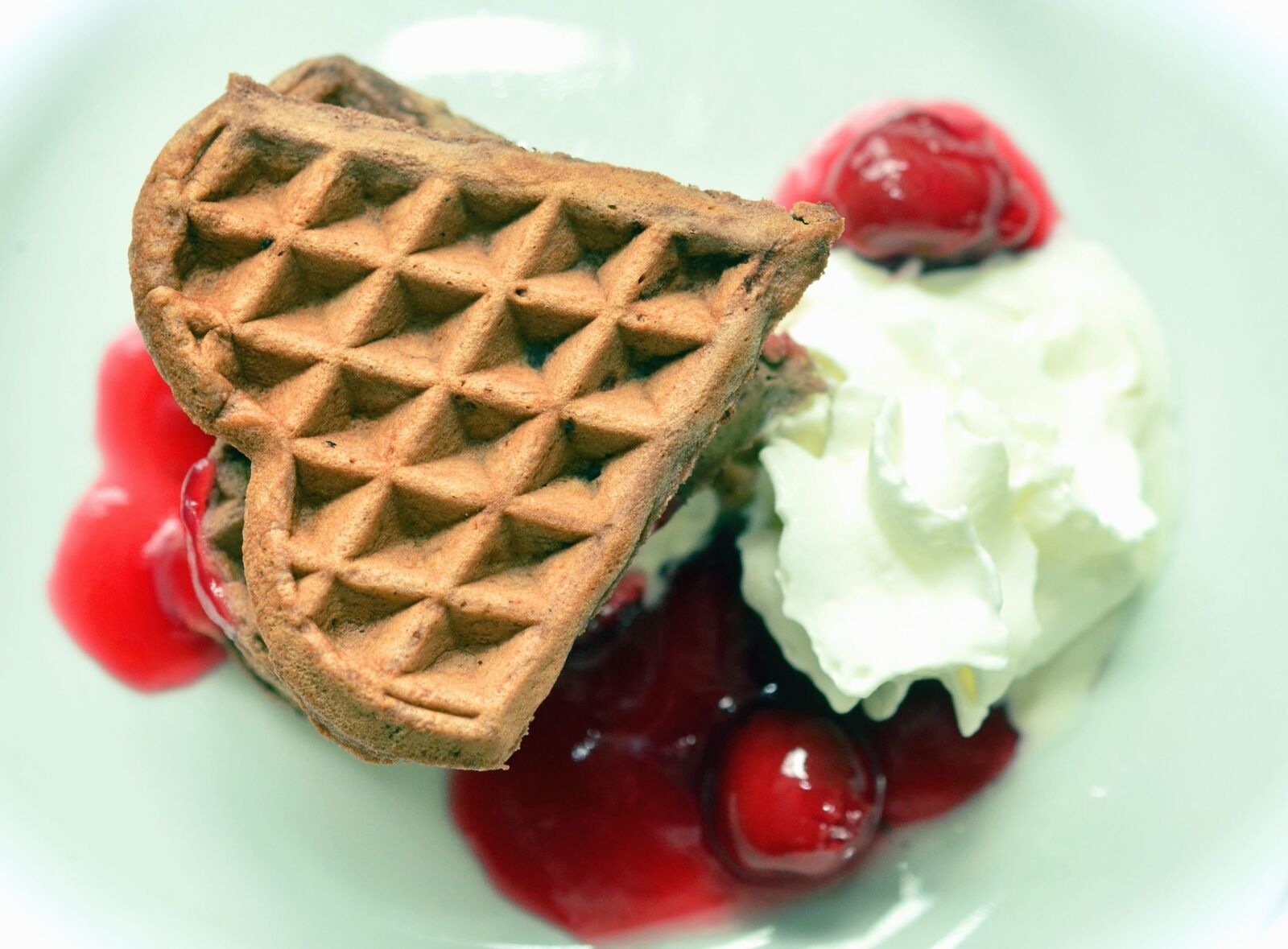 Nikon D5100 sample photo. Cake, whipped cream, cherries photography