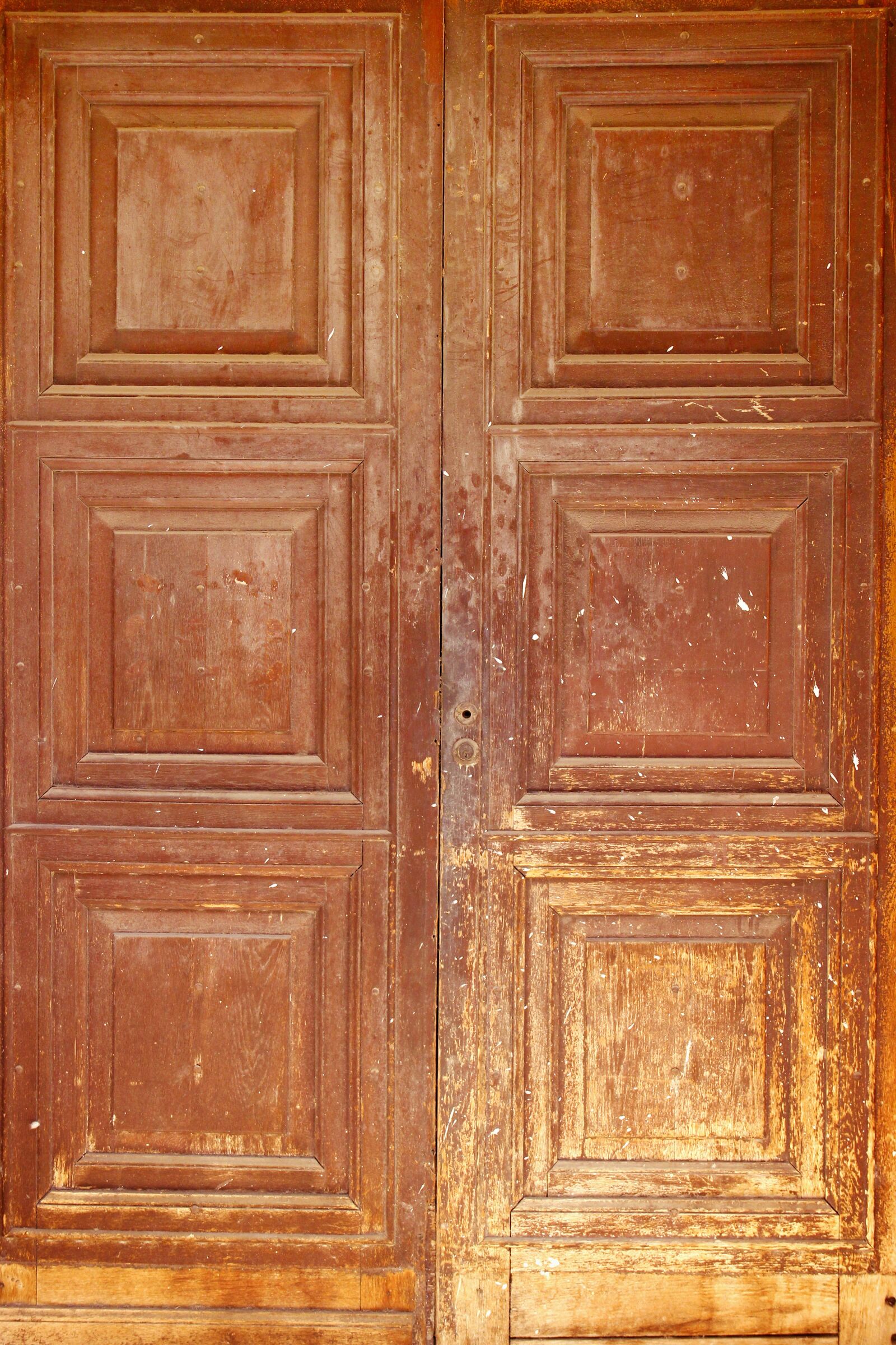Canon EOS 600D (Rebel EOS T3i / EOS Kiss X5) + Canon EF-S 18-135mm F3.5-5.6 IS sample photo. Wooden door, old wood photography