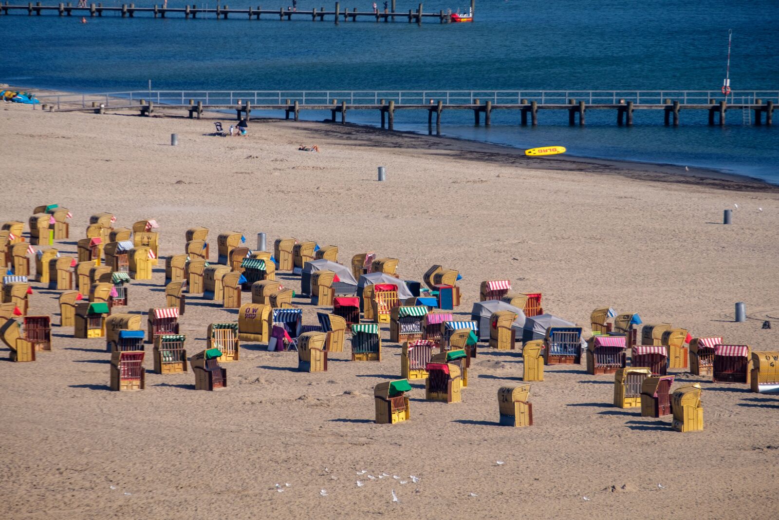 Fujifilm X-T2 + Fujifilm XF 55-200mm F3.5-4.8 R LM OIS sample photo. Beach chair, beach, sand photography