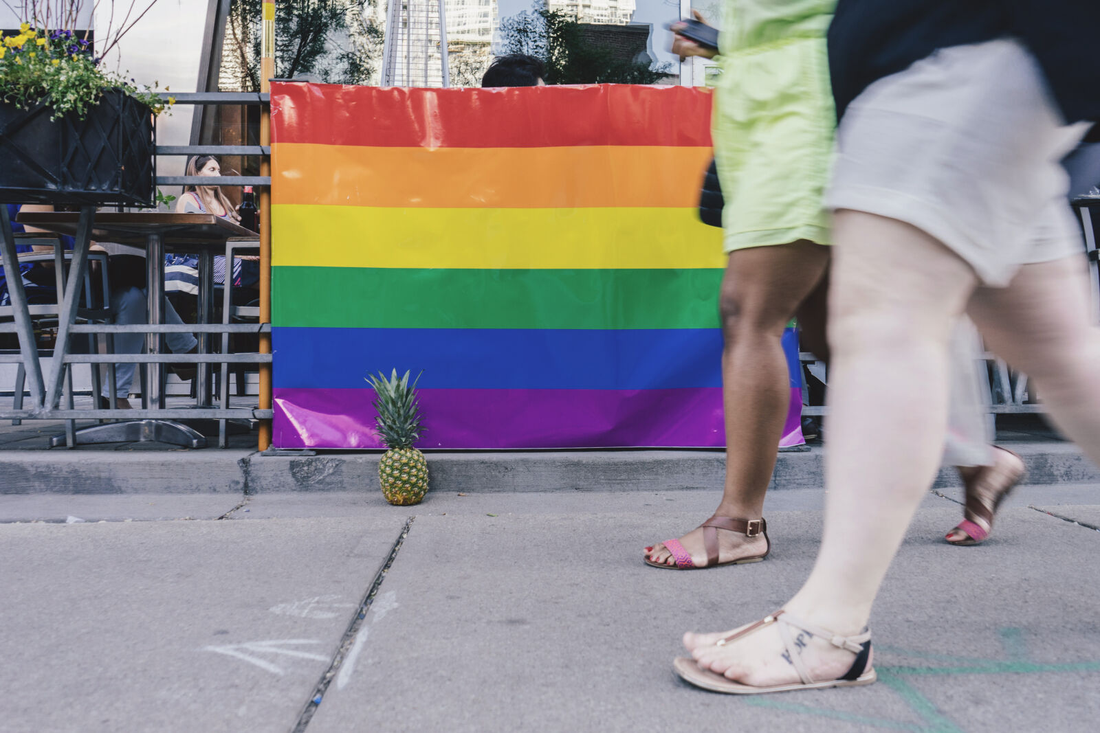 Sony a7 II + Sony FE 28-70mm F3.5-5.6 OSS sample photo. Downtown, flag, fruit, people photography