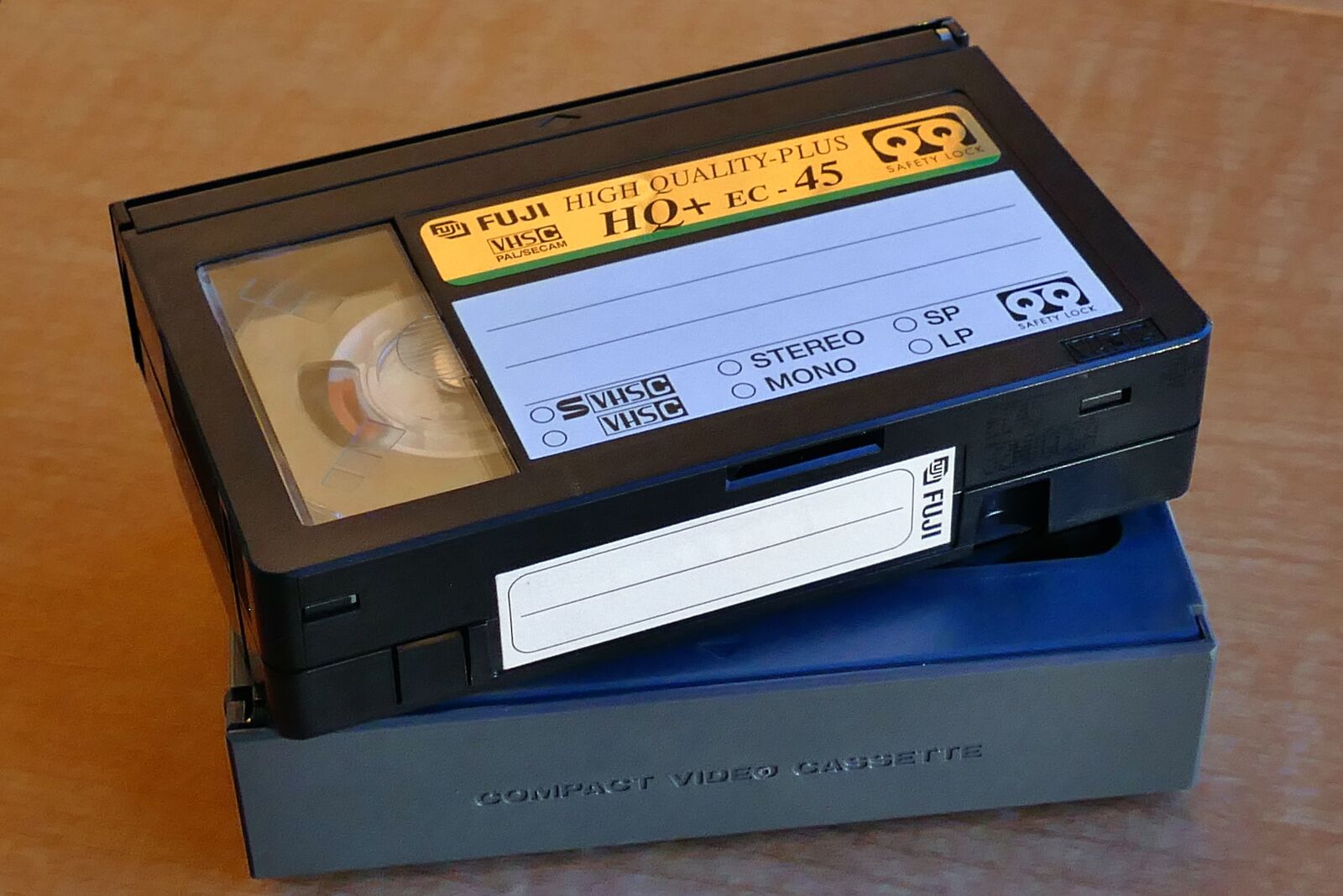 Panasonic Lumix DMC-FZ1000 sample photo. Audio, black, cassette, tape photography