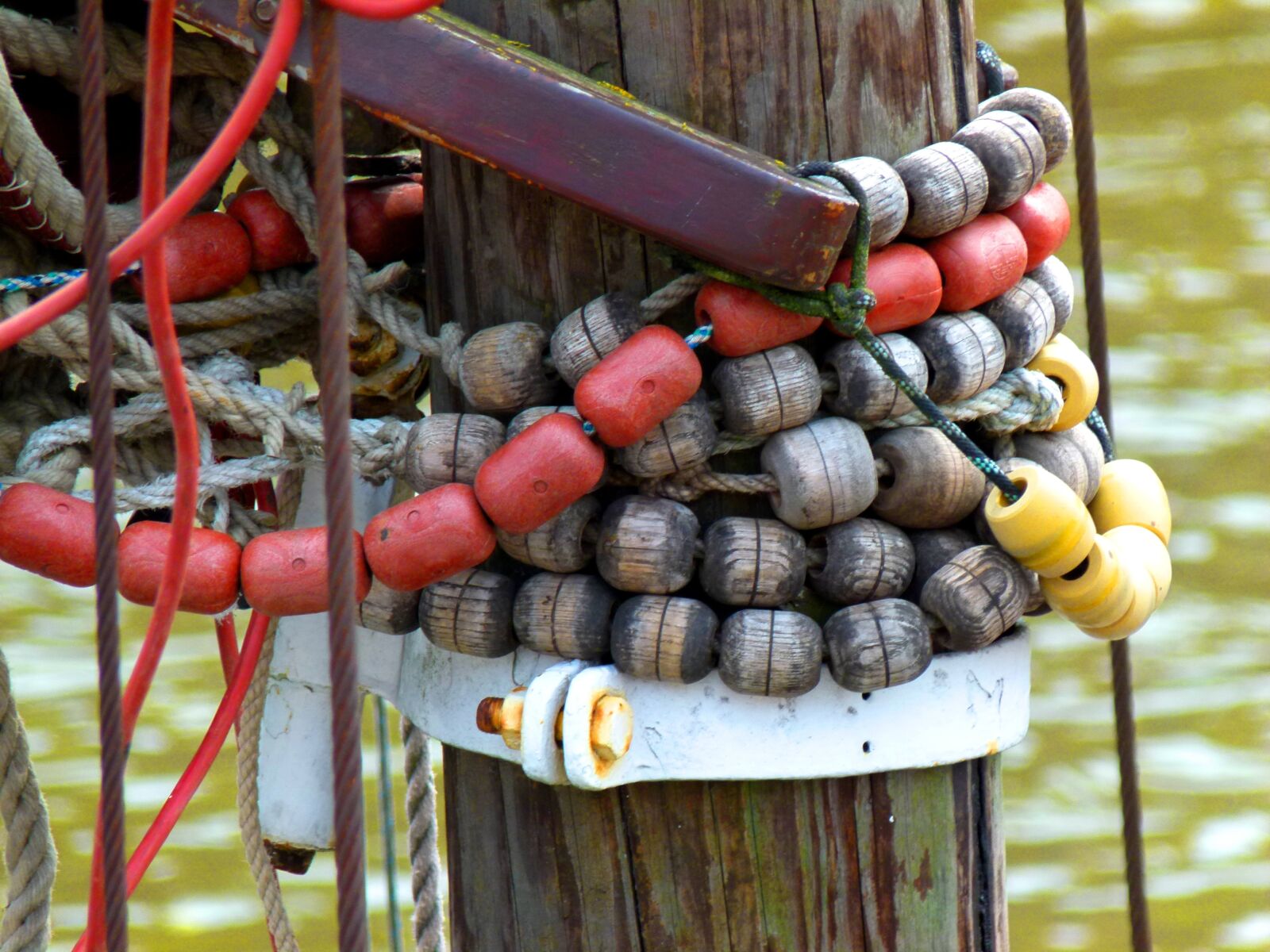 Panasonic Lumix DMC-FZ100 sample photo. Maritime, dew, rope photography