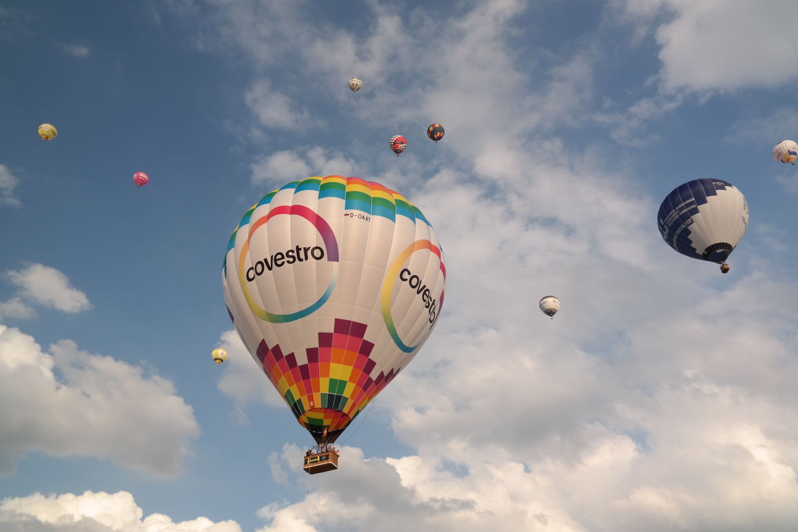 Samsung NX300 sample photo. Ballons, hot air balloons photography