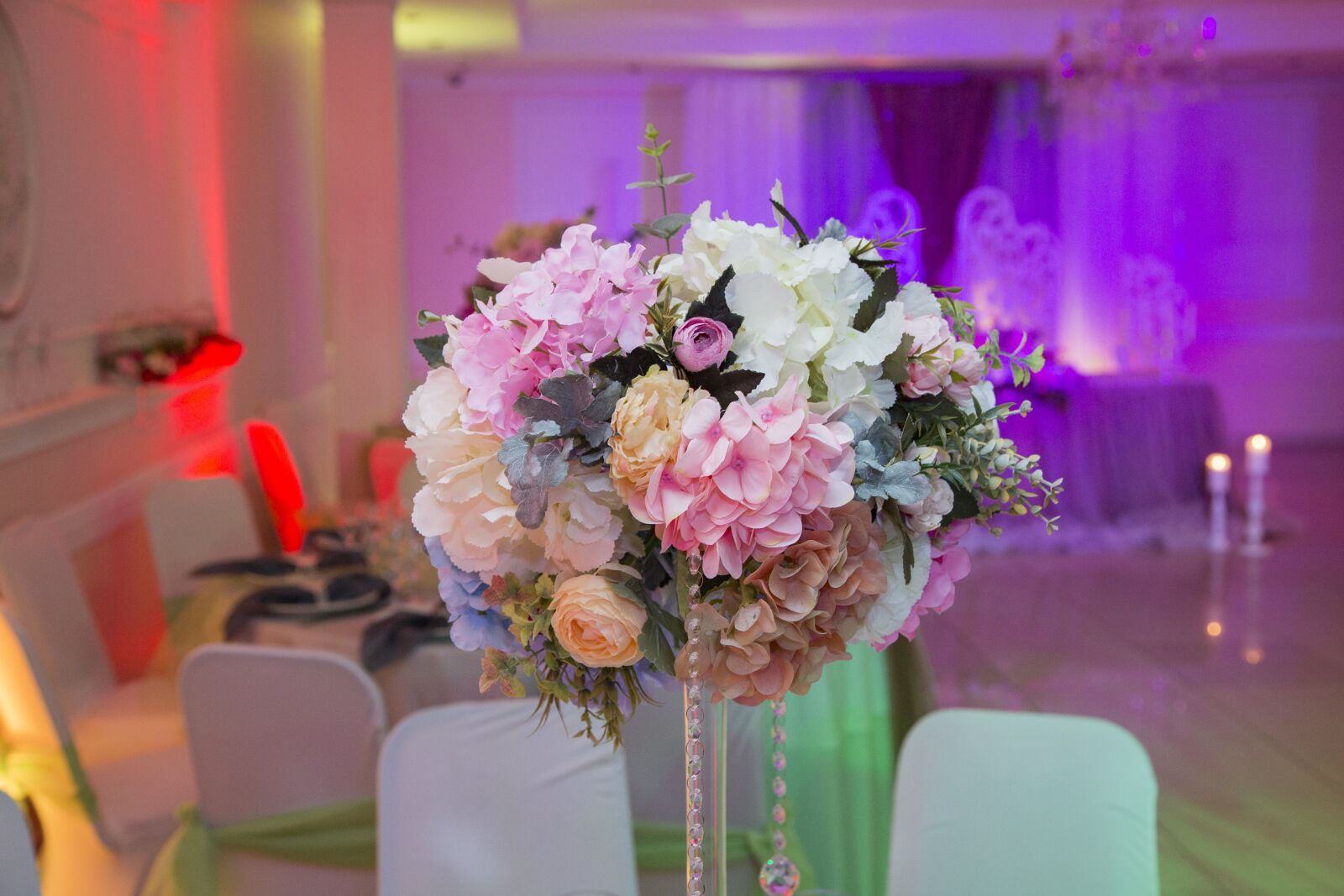 Canon EF 24-105mm F4L IS USM sample photo. Bouquet, table, wedding photography
