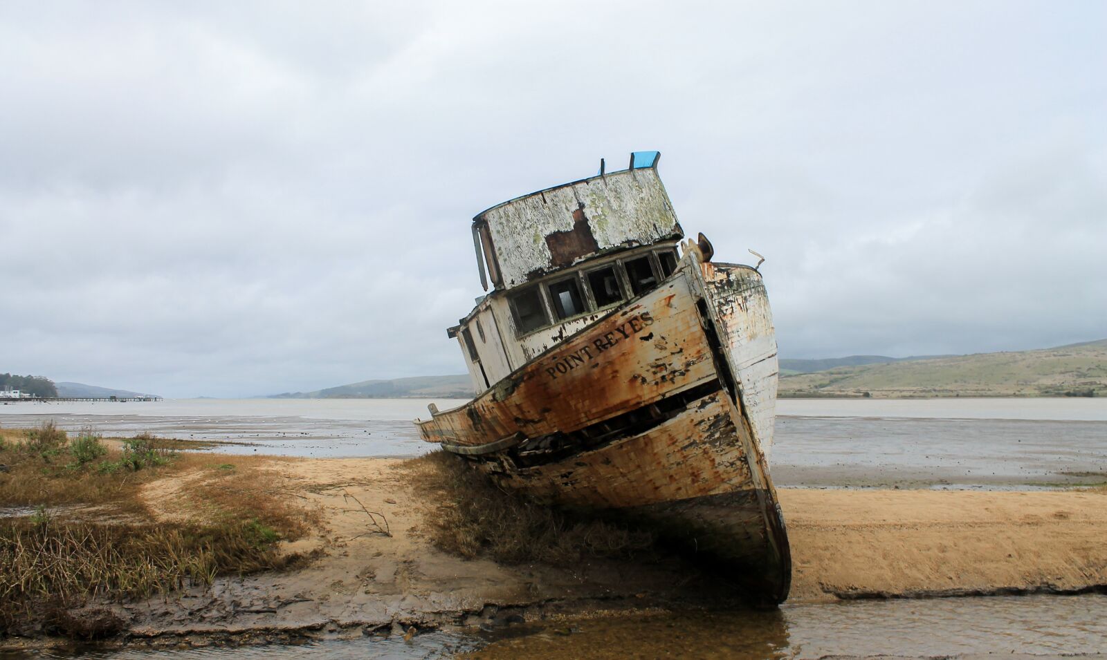 Canon EOS 1100D (EOS Rebel T3 / EOS Kiss X50) sample photo. Boat, wreak, ocean photography