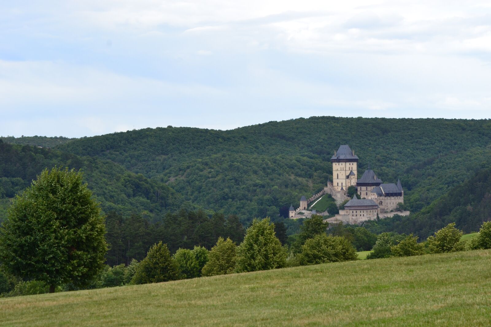 Nikon D3100 sample photo. Karlstejn, castle, the walls photography