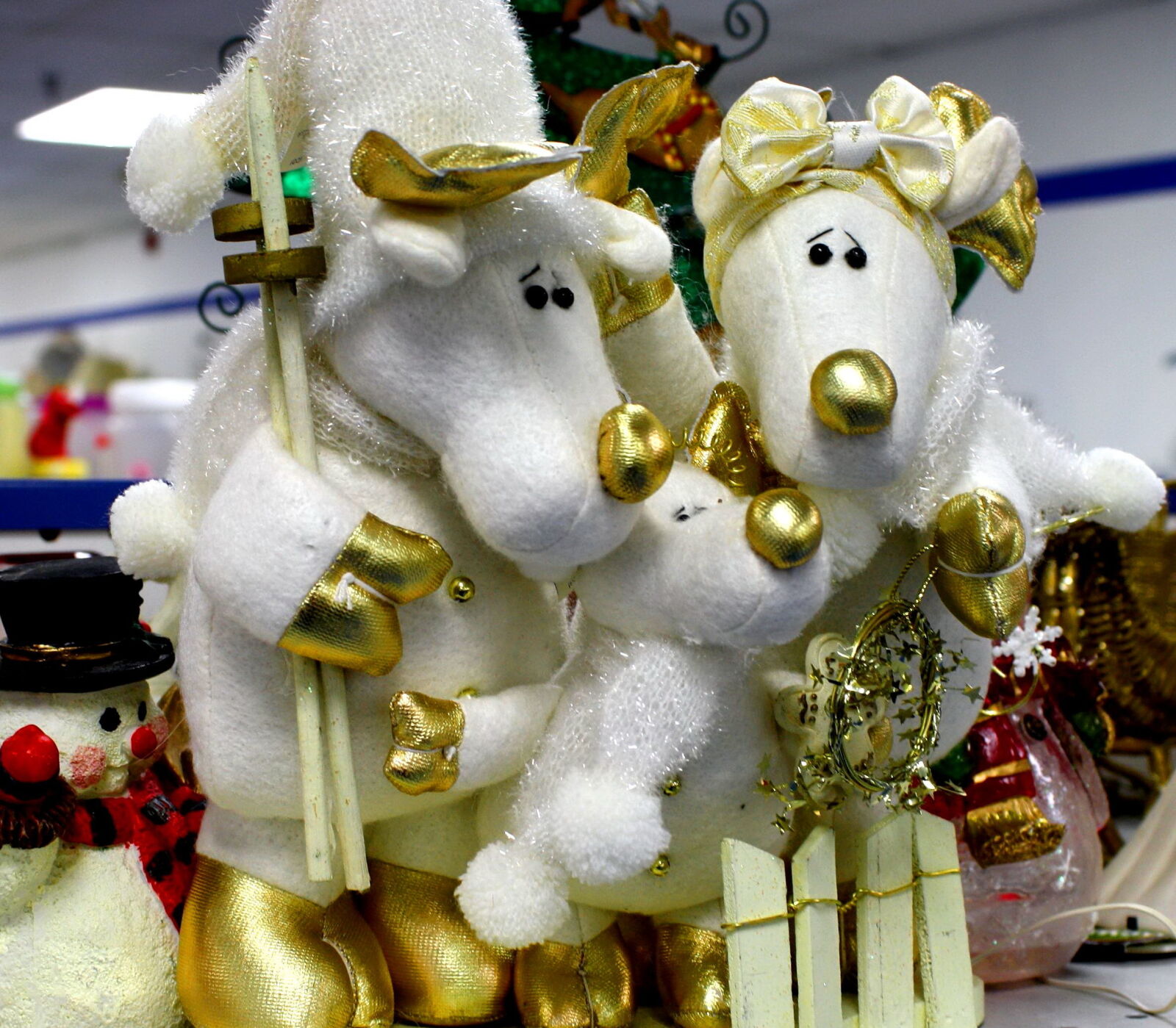 f/3.5-5.6 IS sample photo. Reindeer, toys, decoration photography