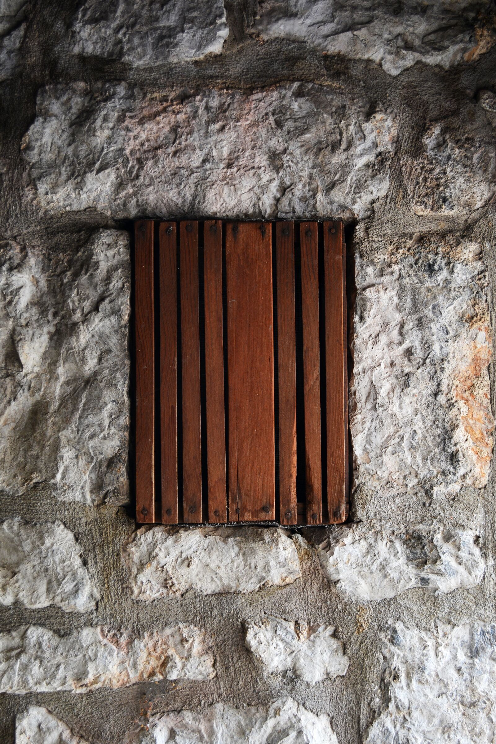Nikon D5200 sample photo. Closed window, wooden window photography