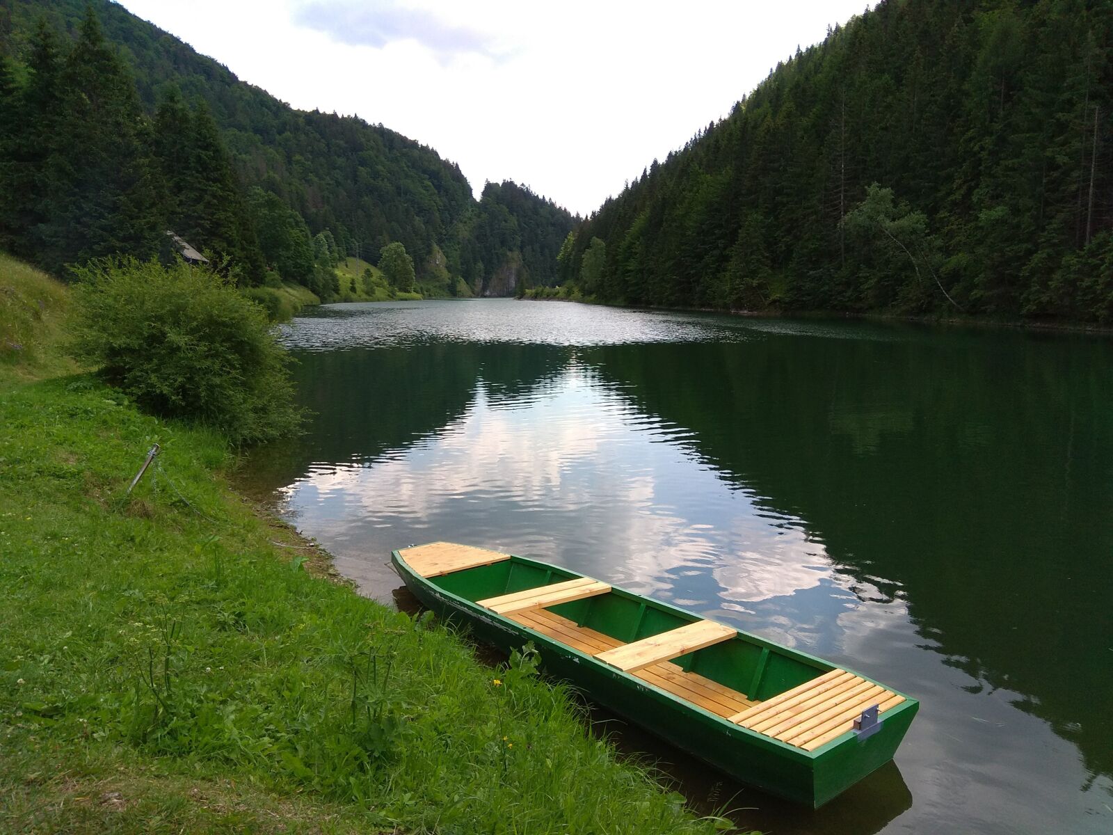 Xiaomi Redmi Note 4 sample photo. River, green, water photography