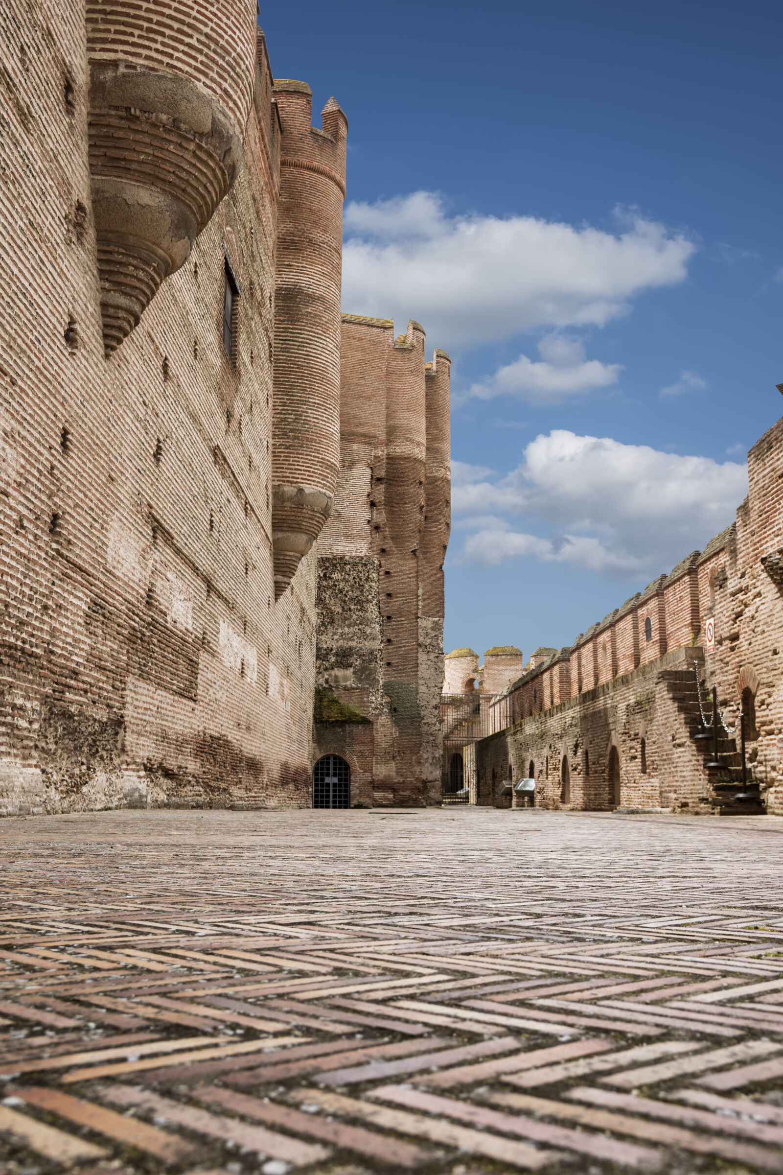 Nikon D7200 + Sigma 17-50mm F2.8 EX DC OS HSM sample photo. Castillo, castle, cielo, cloudy photography