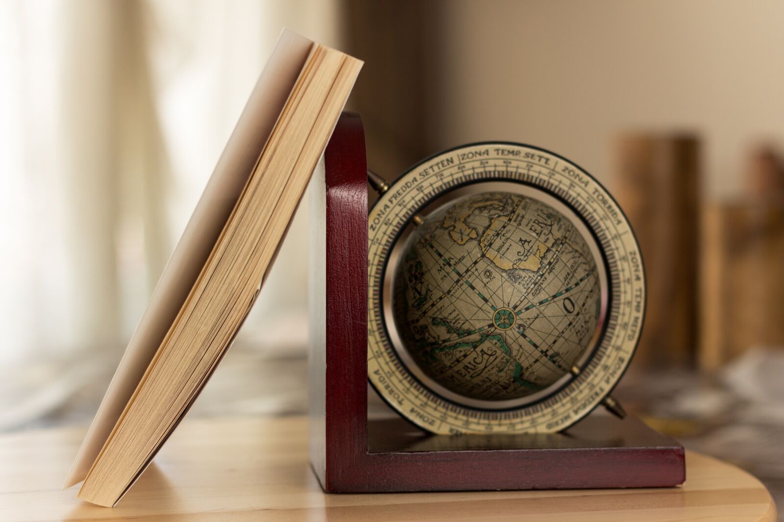 Canon EOS 700D (EOS Rebel T5i / EOS Kiss X7i) + Canon EF 50mm F1.8 II sample photo. Atlas, map, travel photography
