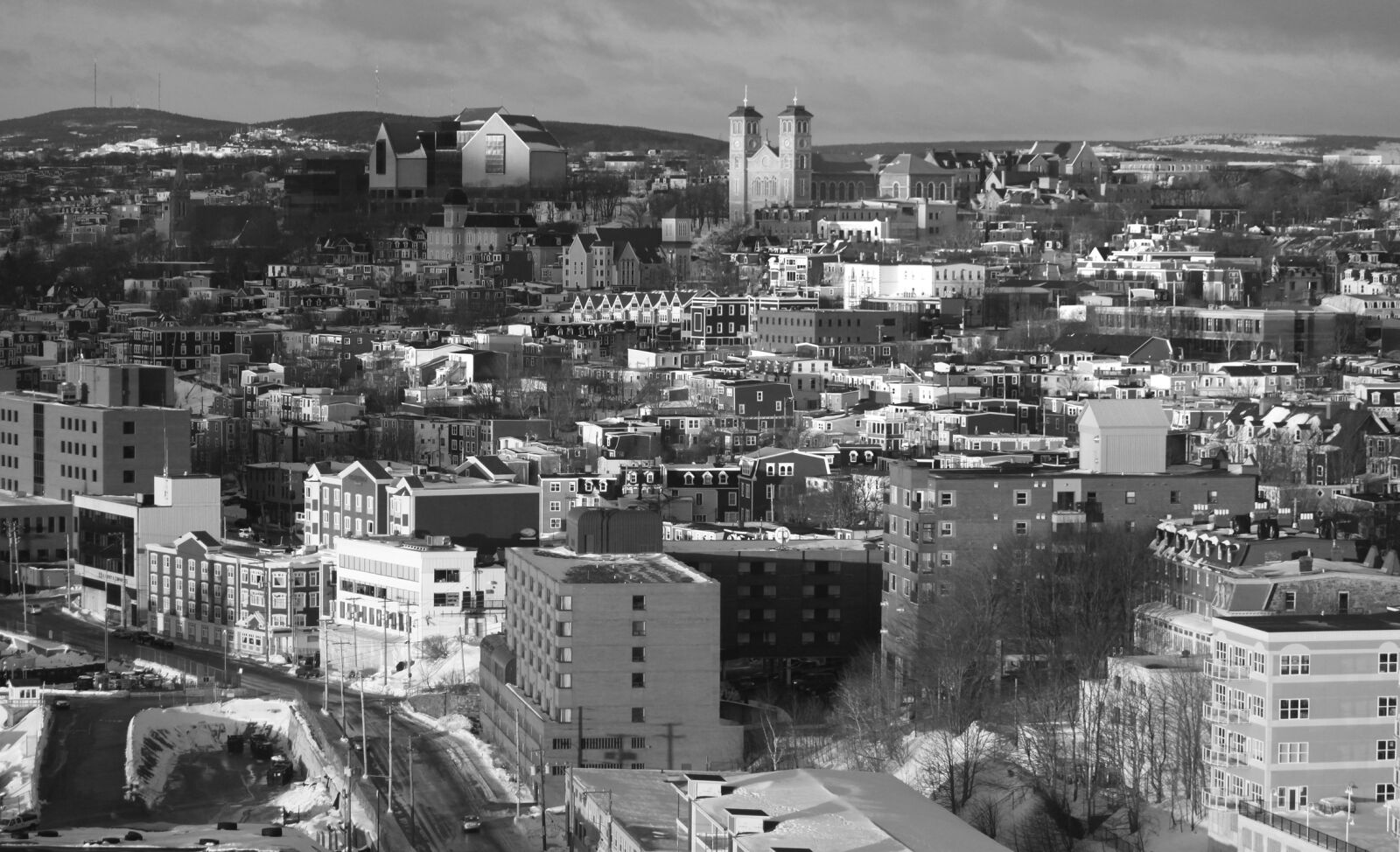 Canon EOS 500D (EOS Rebel T1i / EOS Kiss X3) sample photo. Grayscale, photo, of, urban photography