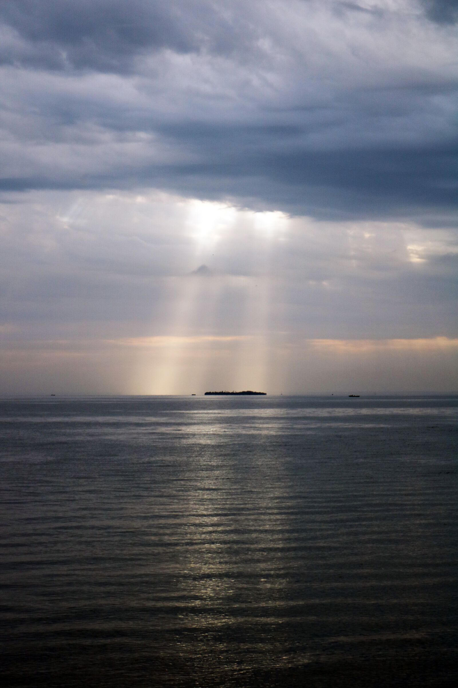 Canon EOS 750D (EOS Rebel T6i / EOS Kiss X8i) sample photo. Nature, body of water photography