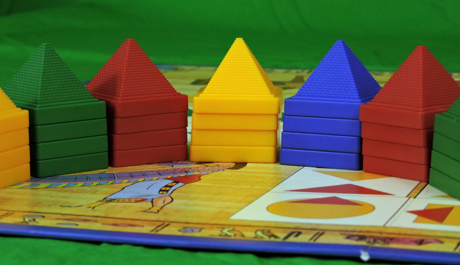 Nikon Coolpix P600 sample photo. Game, pyramids, play photography