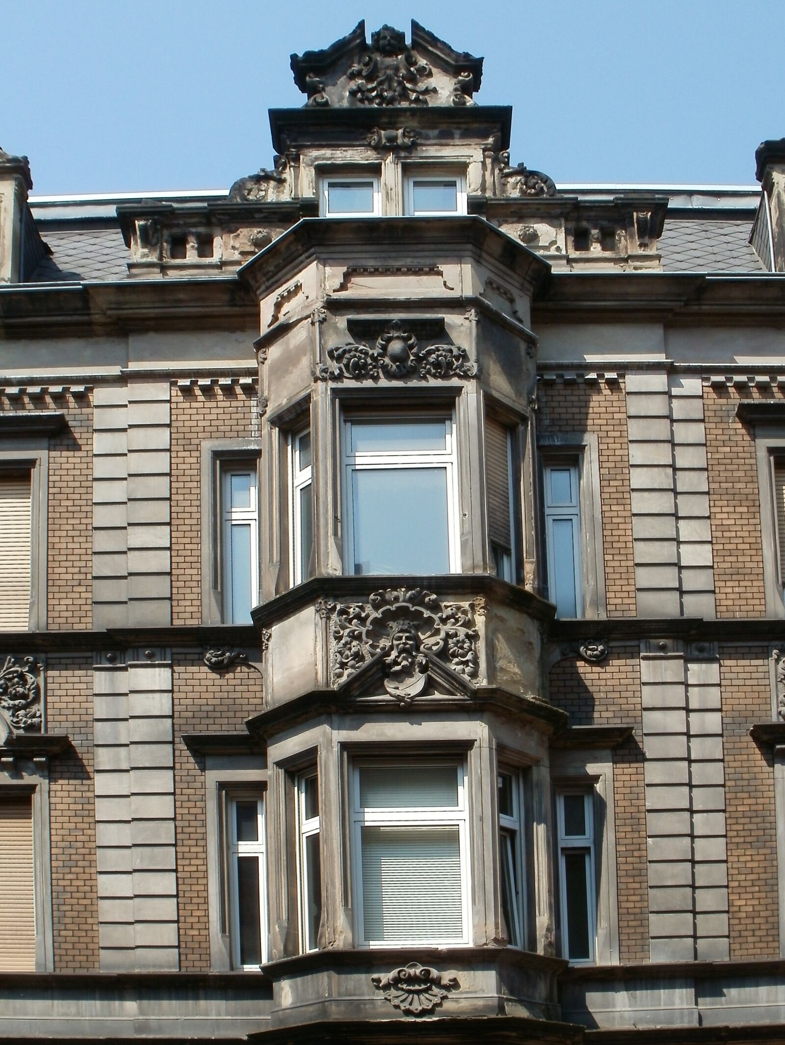 Olympus FE47,X43 sample photo. House, building, windows photography