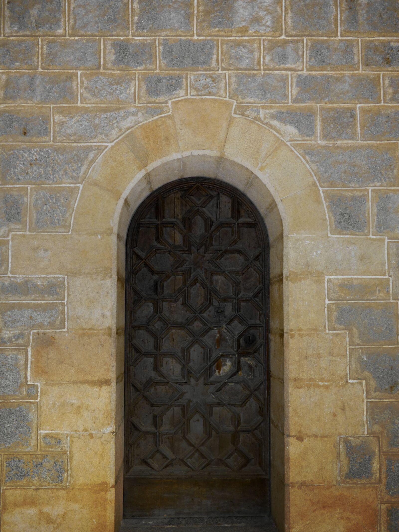 Panasonic Lumix DMC-FZ70 sample photo. Castle, door, arc photography